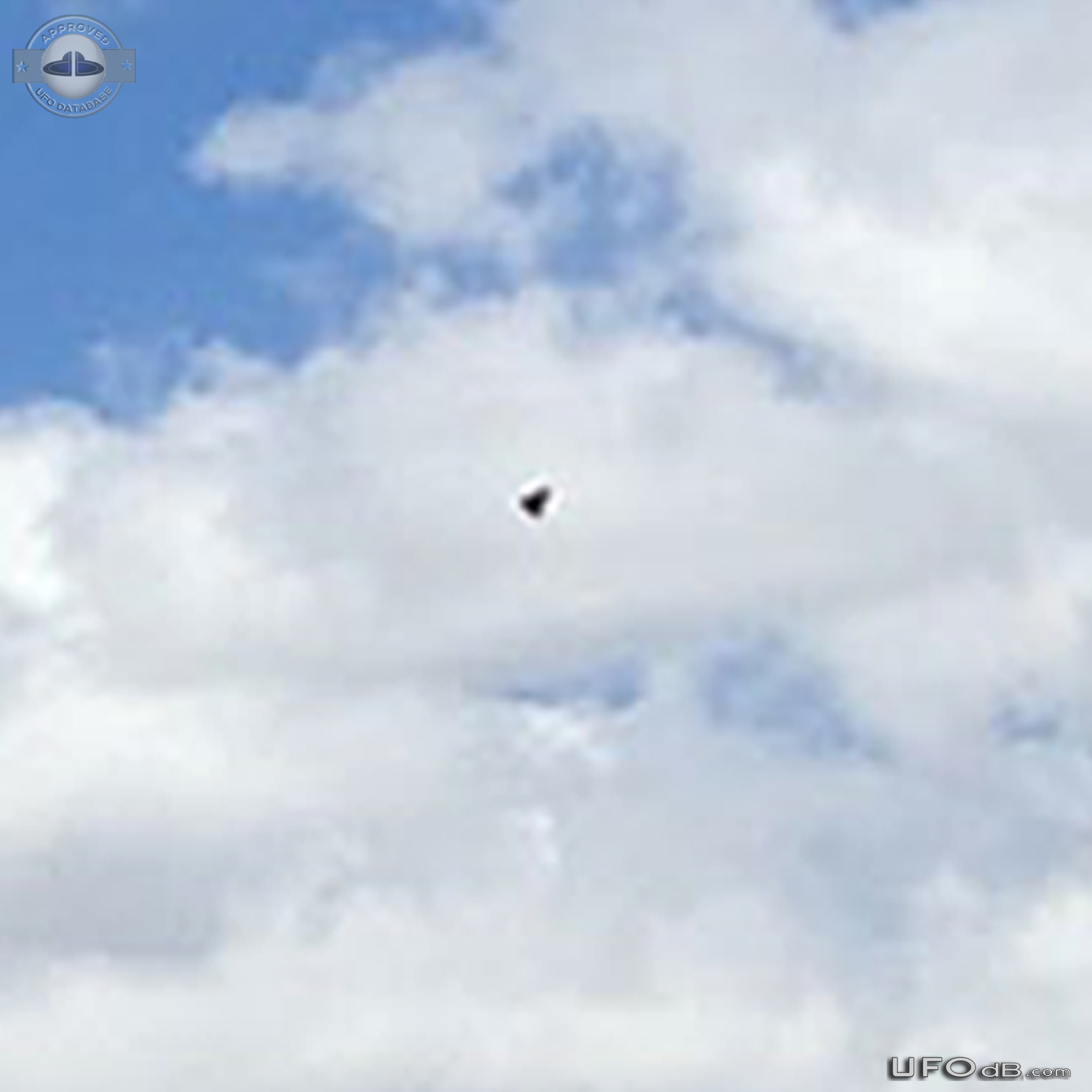 Saw UFO in photo it made no sound unlike F18s Marana Arizona USA 2015  UFO Picture #764-5