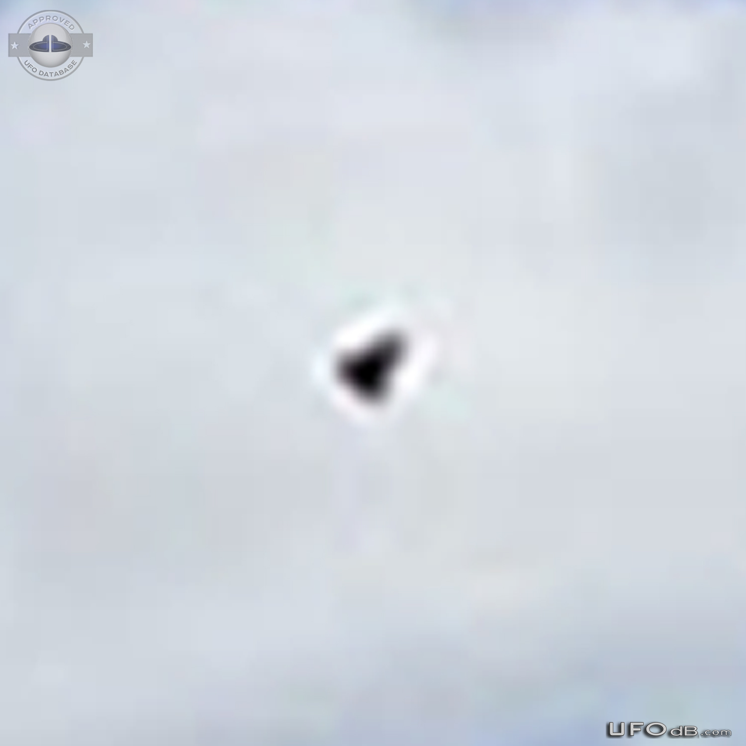 Saw UFO in photo it made no sound unlike F18s Marana Arizona USA 2015  UFO Picture #764-6