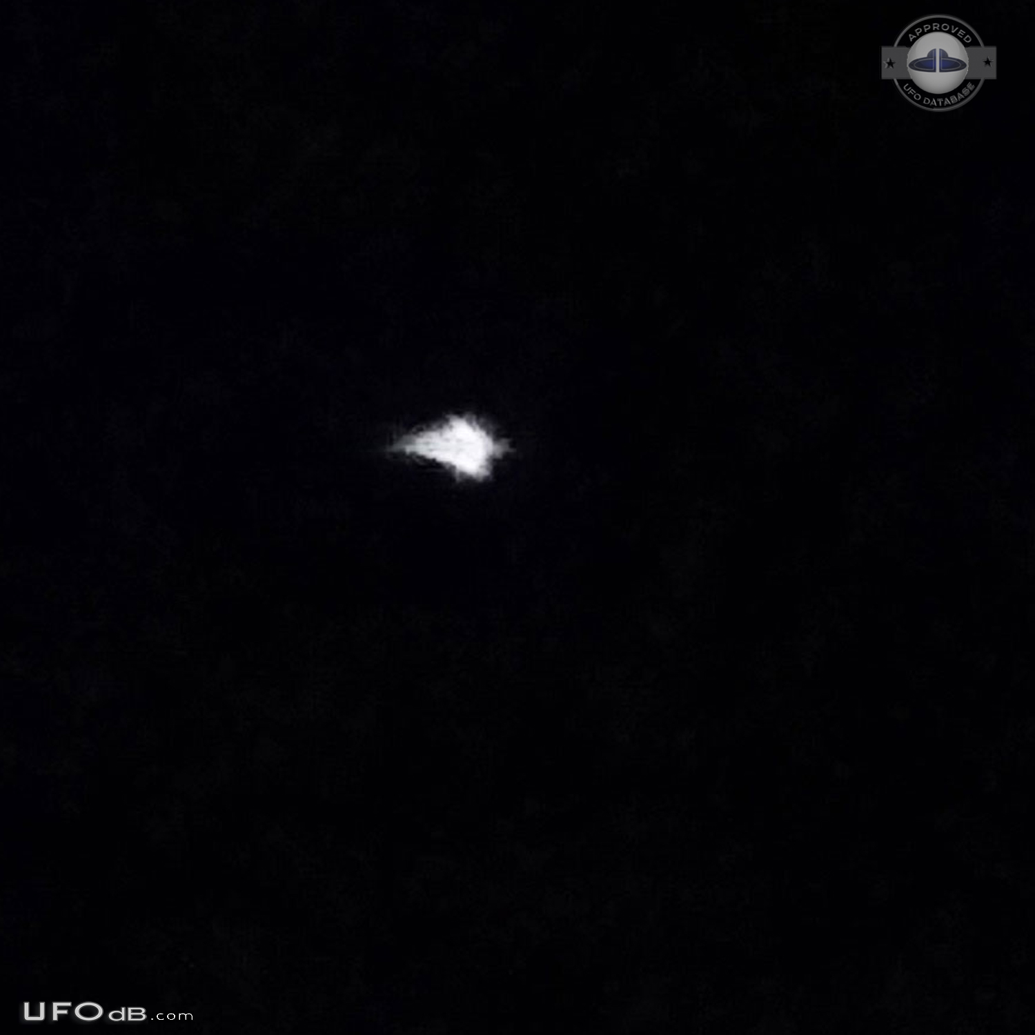 Seen from distance unmoving much larger other stars - Gatineau Quebec  UFO Picture #767-4