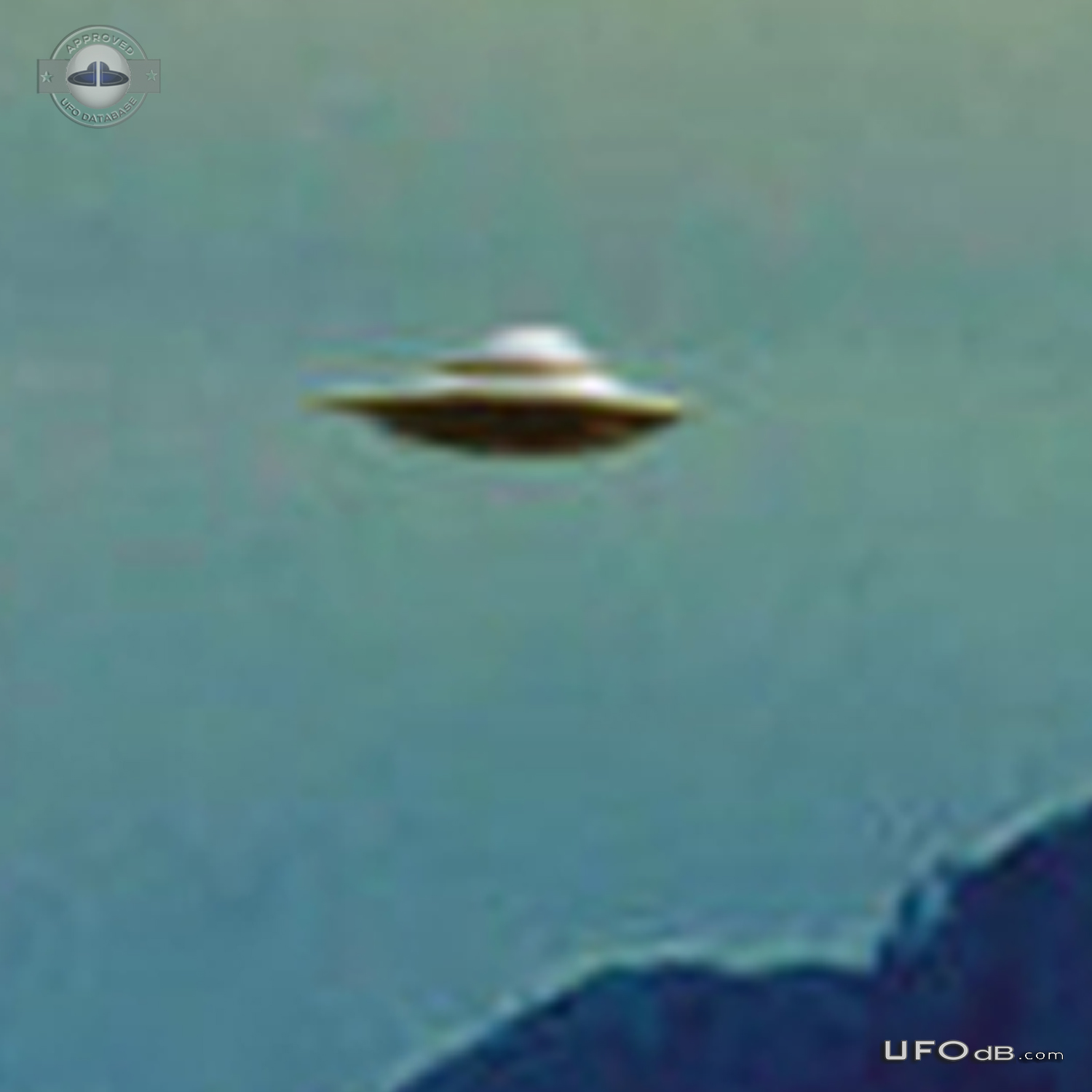 This oval shaped object hovered over the beach for 2 minutes Michigan  UFO Picture #768-7