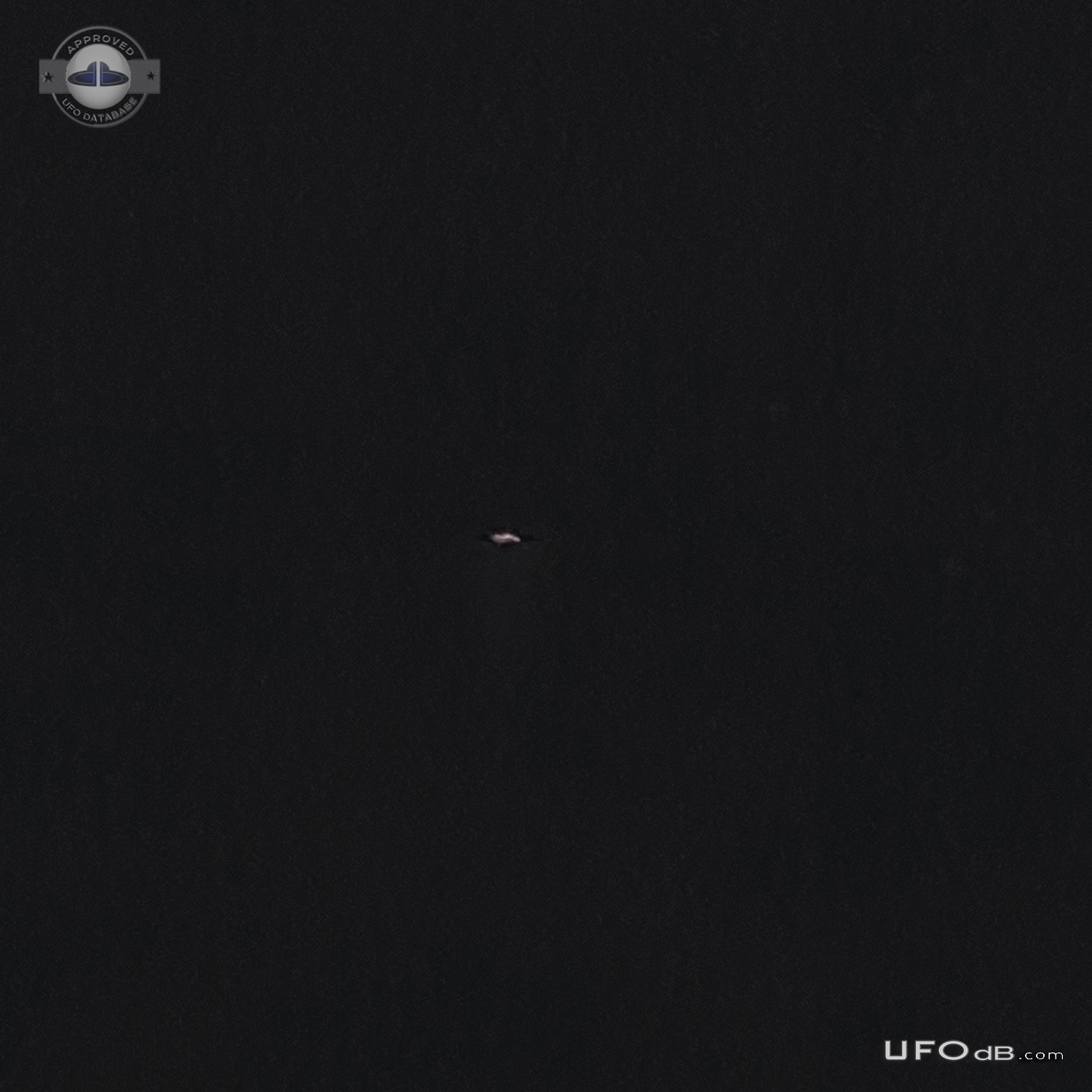 Observed bright light in sky approaching, light went out as aircraft a UFO Picture #769-3
