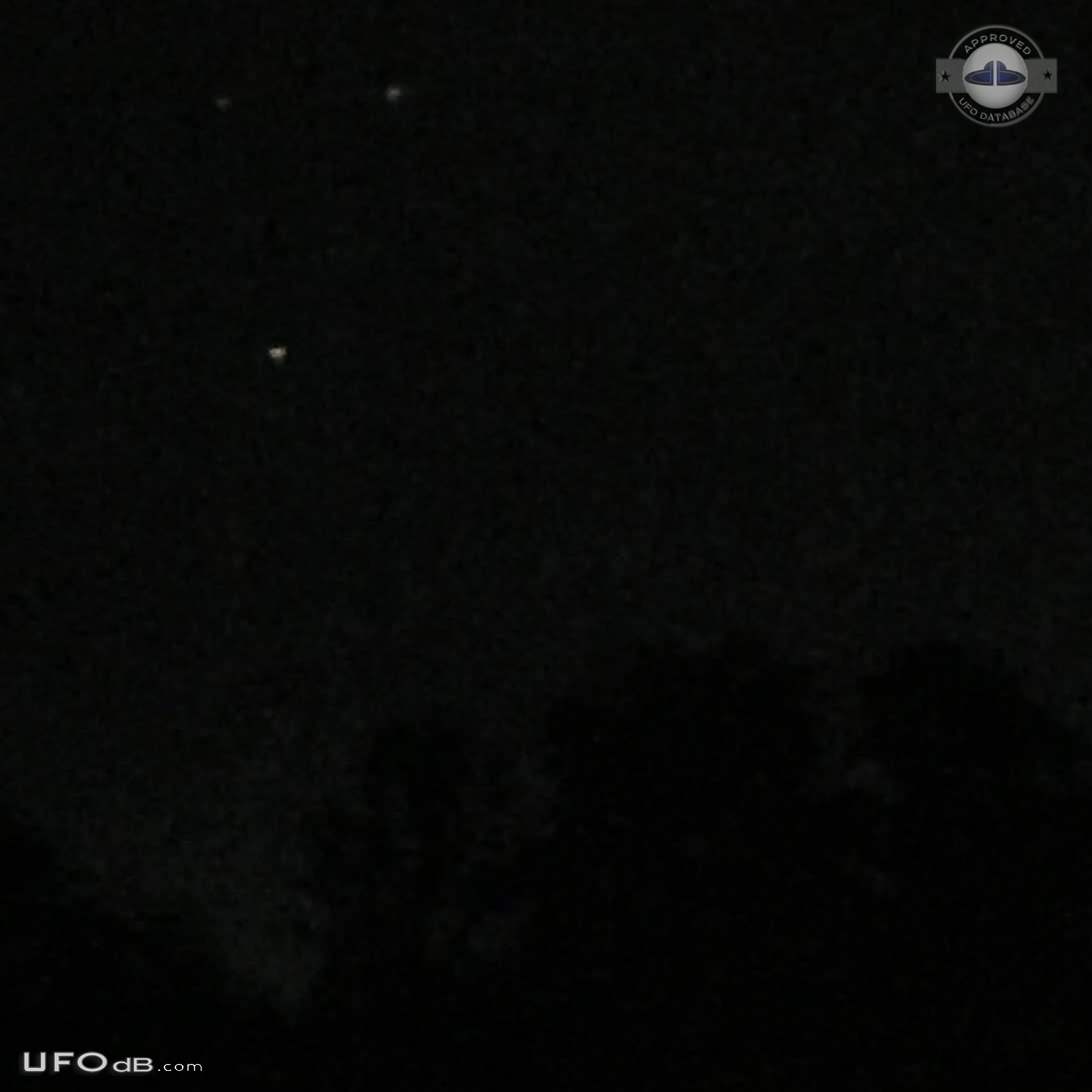 Three slowly moving UFOs in shape of inverted triangle Alabama 2016 UFO Picture #774-5