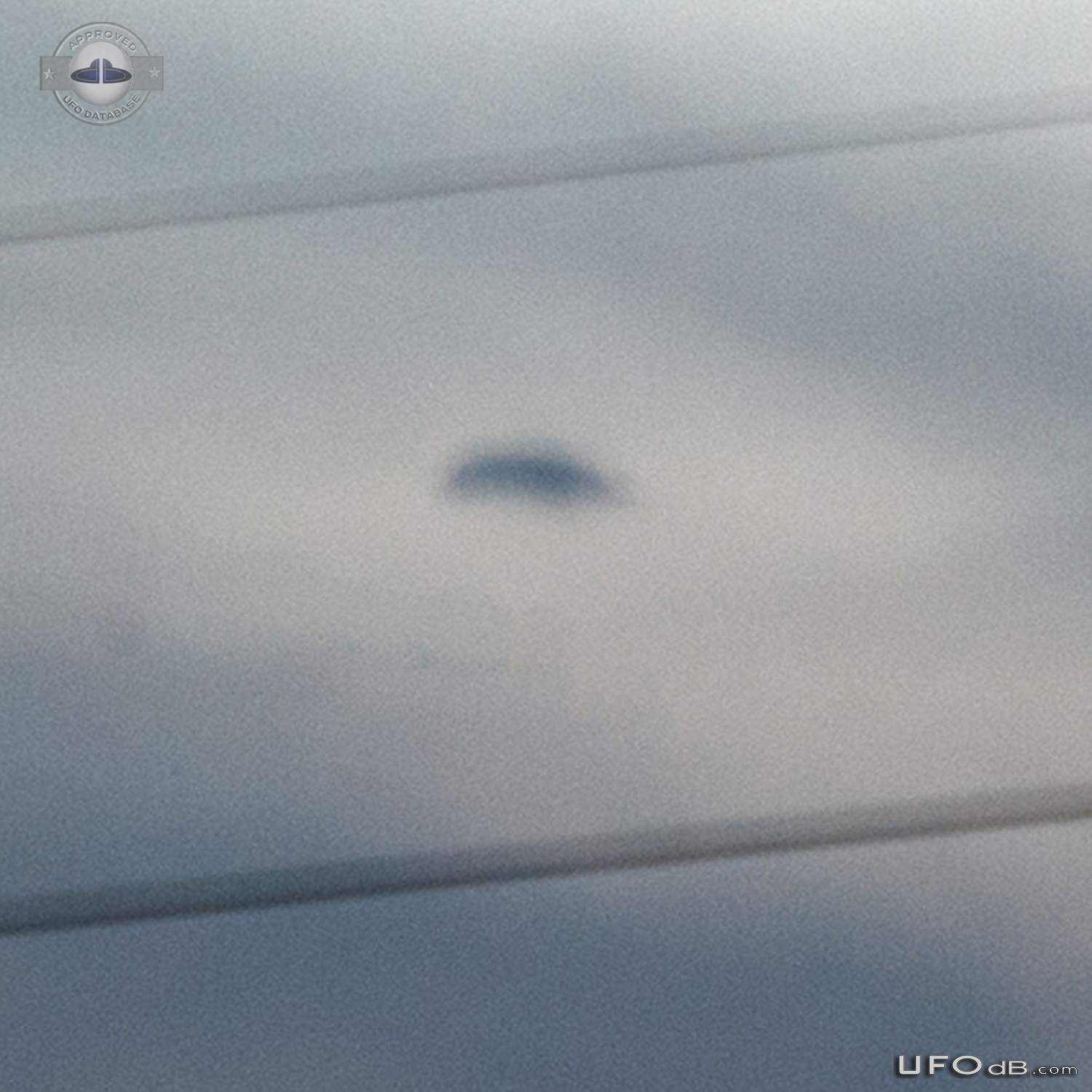 Hovering disc UFO moved then disappeared in the clouds Brisbane Queens UFO Picture #776-4