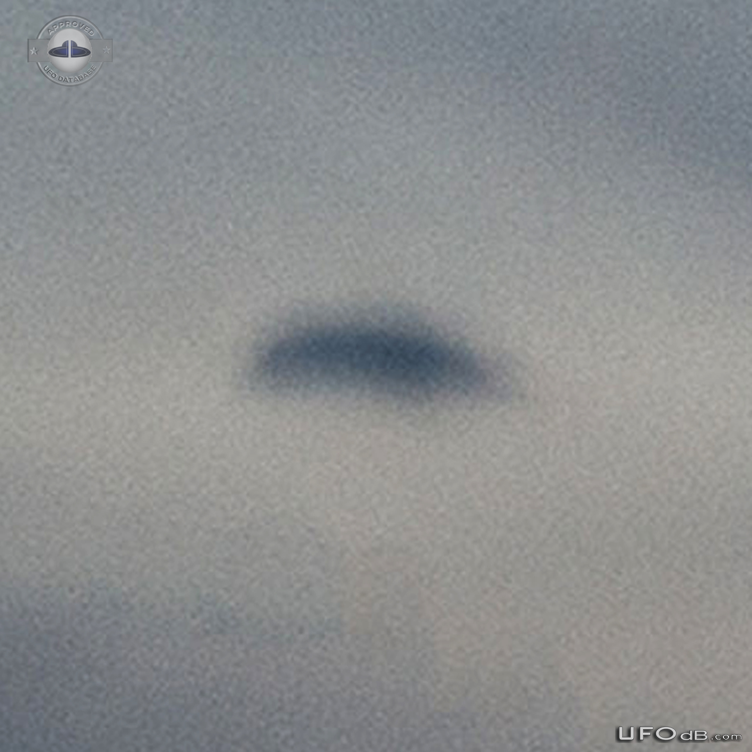 Hovering disc UFO moved then disappeared in the clouds Brisbane Queens UFO Picture #776-5