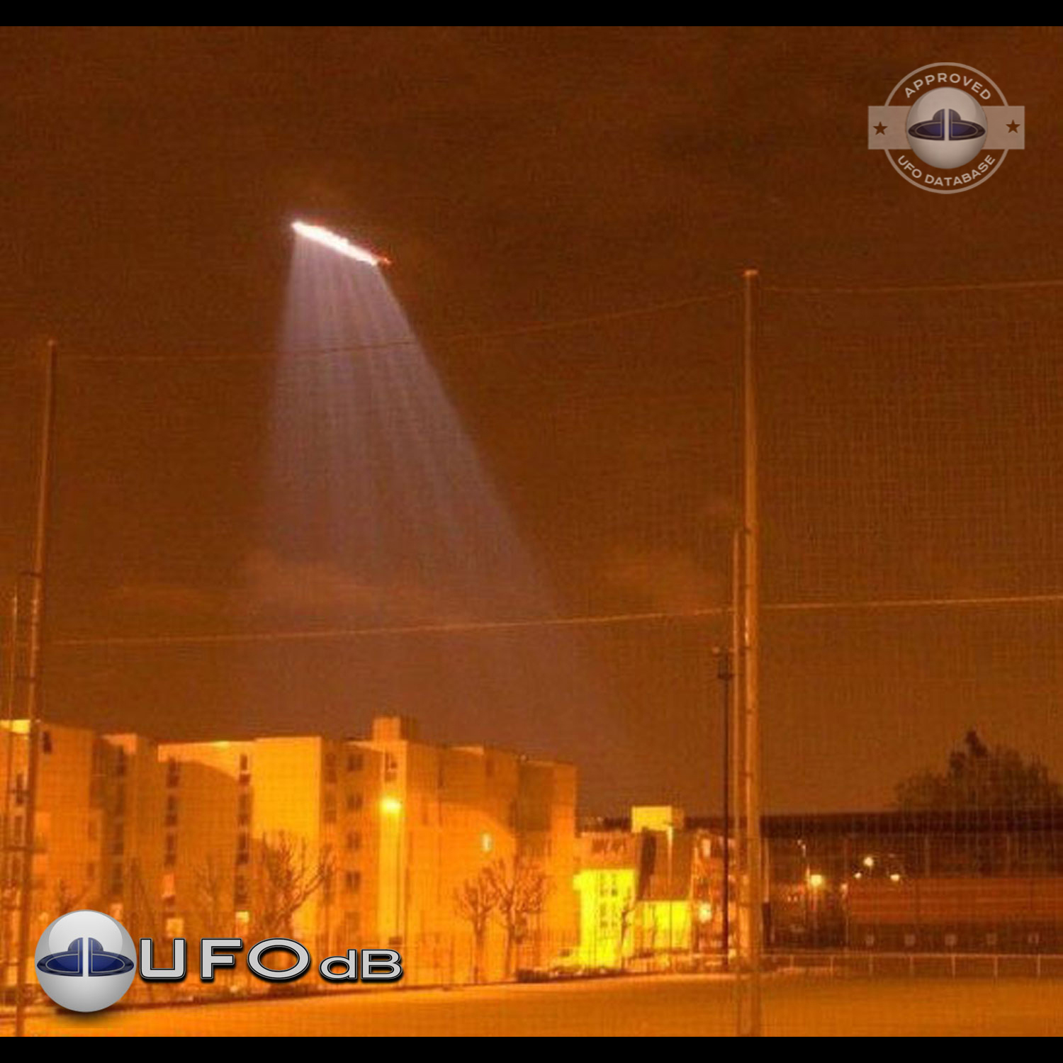 UFO sighted at 9 pm, causing the rerouting of flights to other cities UFO Picture #78-1