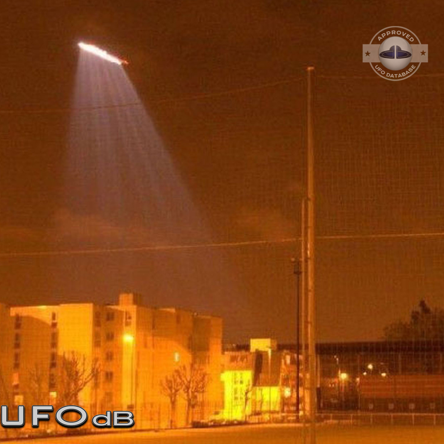 UFO sighted at 9 pm, causing the rerouting of flights to other cities UFO Picture #78-2