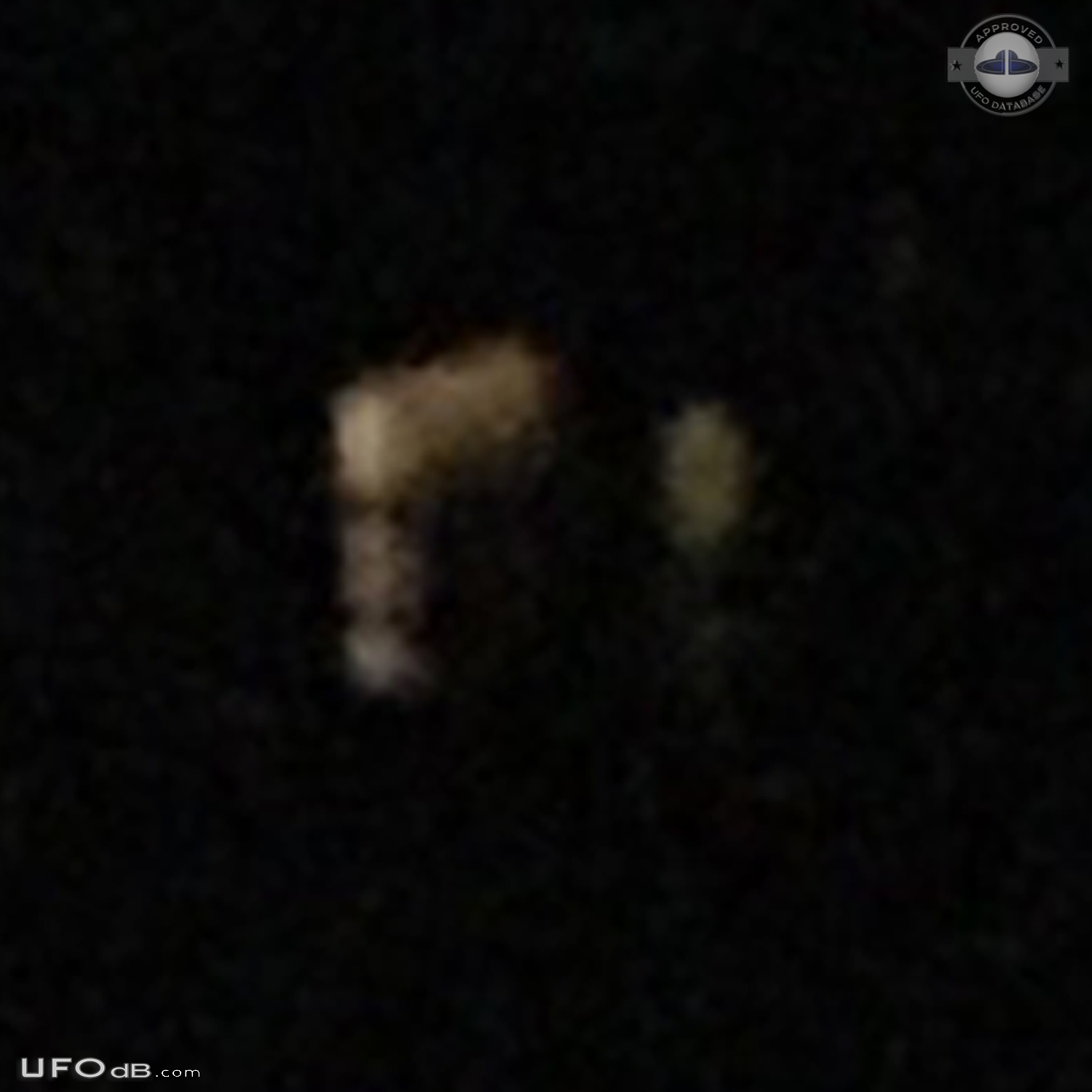 Wife see strange looking UFO and take picture - Pawling New York USA 2 UFO Picture #785-5