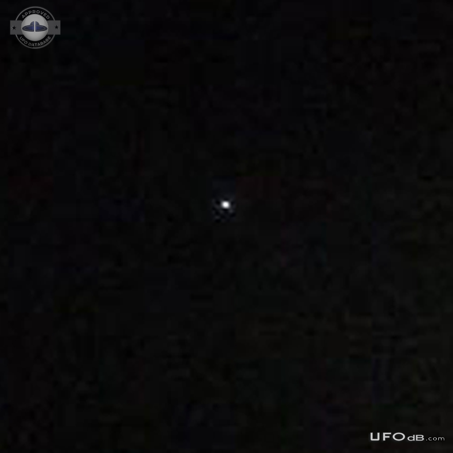 Flashing Star Like UFO seen over Montreal Quebec Canada 2016 UFO Picture #787-4