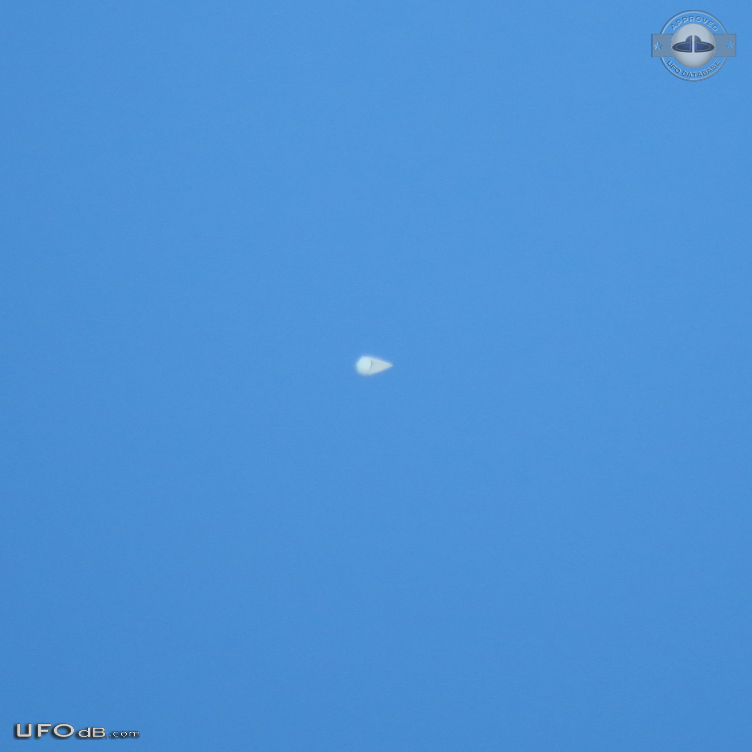UFO looked like as bright as a star at 1:00pm in the afternoon Chicago UFO Picture #792-2