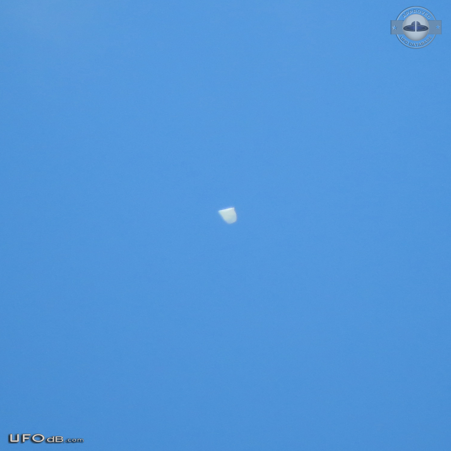 UFO looked like as bright as a star at 1:00pm in the afternoon Chicago UFO Picture #792-3