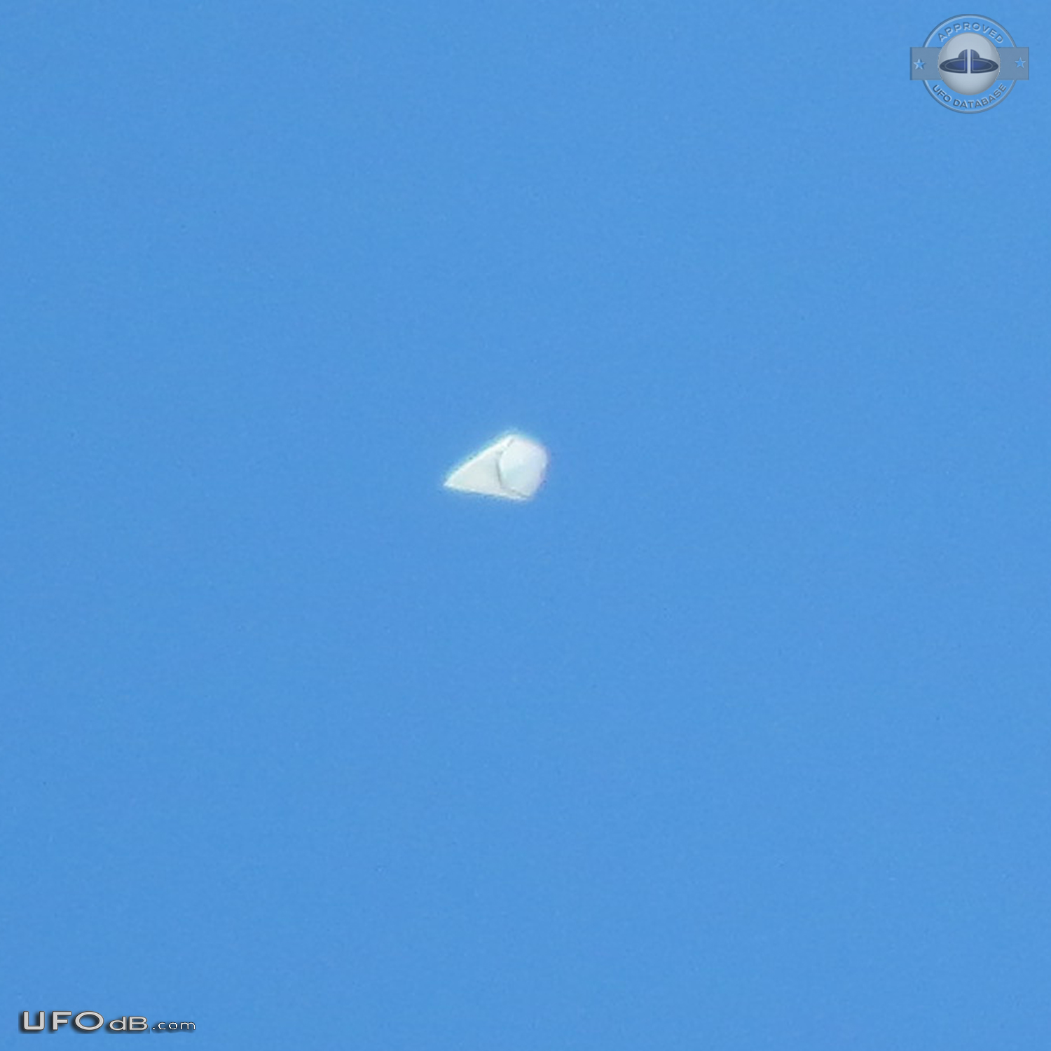 UFO looked like as bright as a star at 1:00pm in the afternoon Chicago UFO Picture #792-4