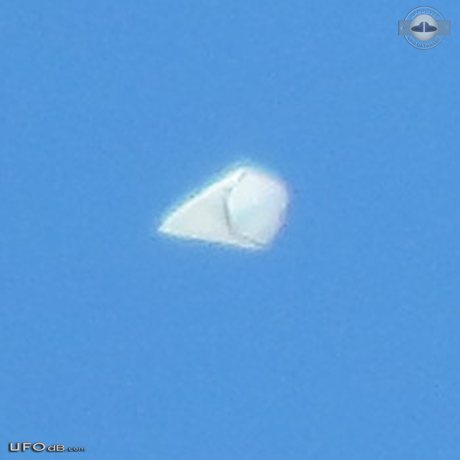 UFO looked like as bright as a star at 1:00pm in the afternoon Chicago UFO Picture #792-5
