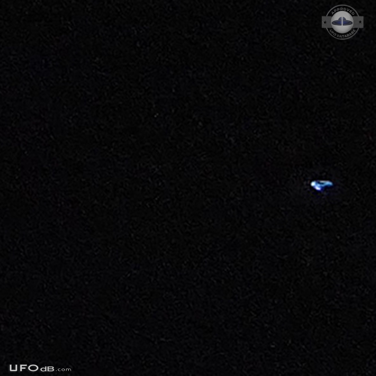 During meditation he discovered UFO appearing on the shot - Singapore  UFO Picture #794-3