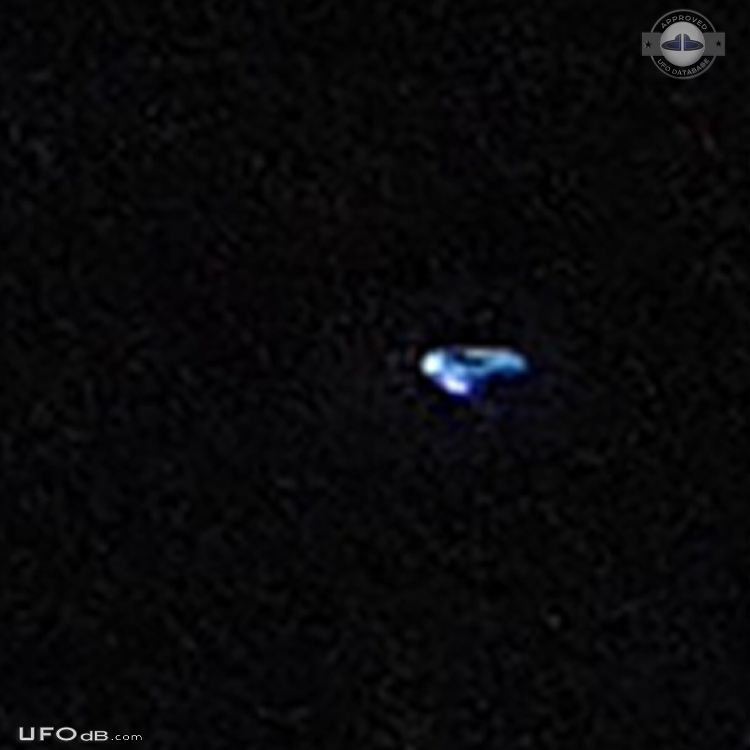 During meditation he discovered UFO appearing on the shot - Singapore  UFO Picture #794-4