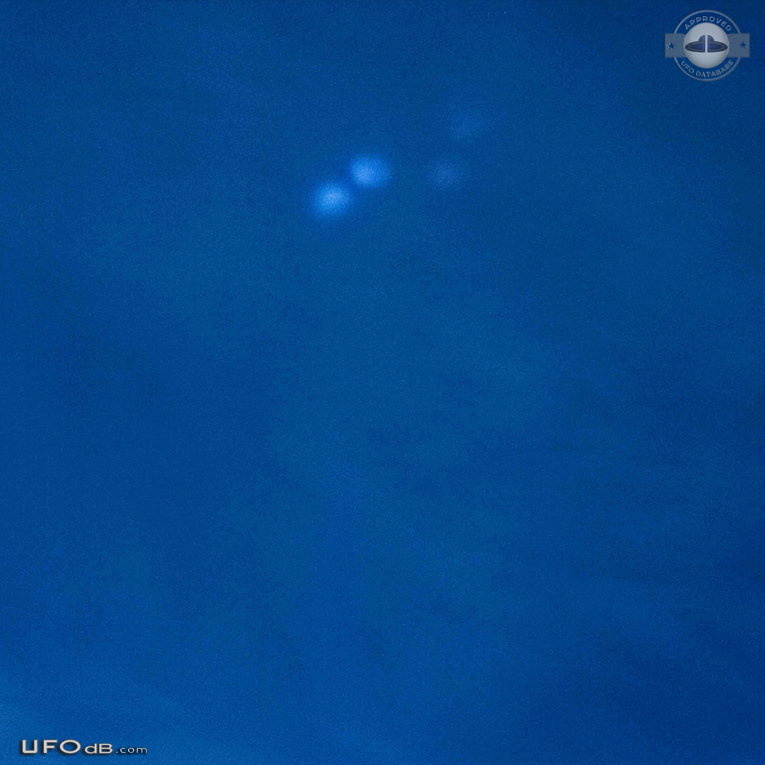 UFO light coming from inside clouds, circle shape. Blinking Pszczyna P UFO Picture #799-2