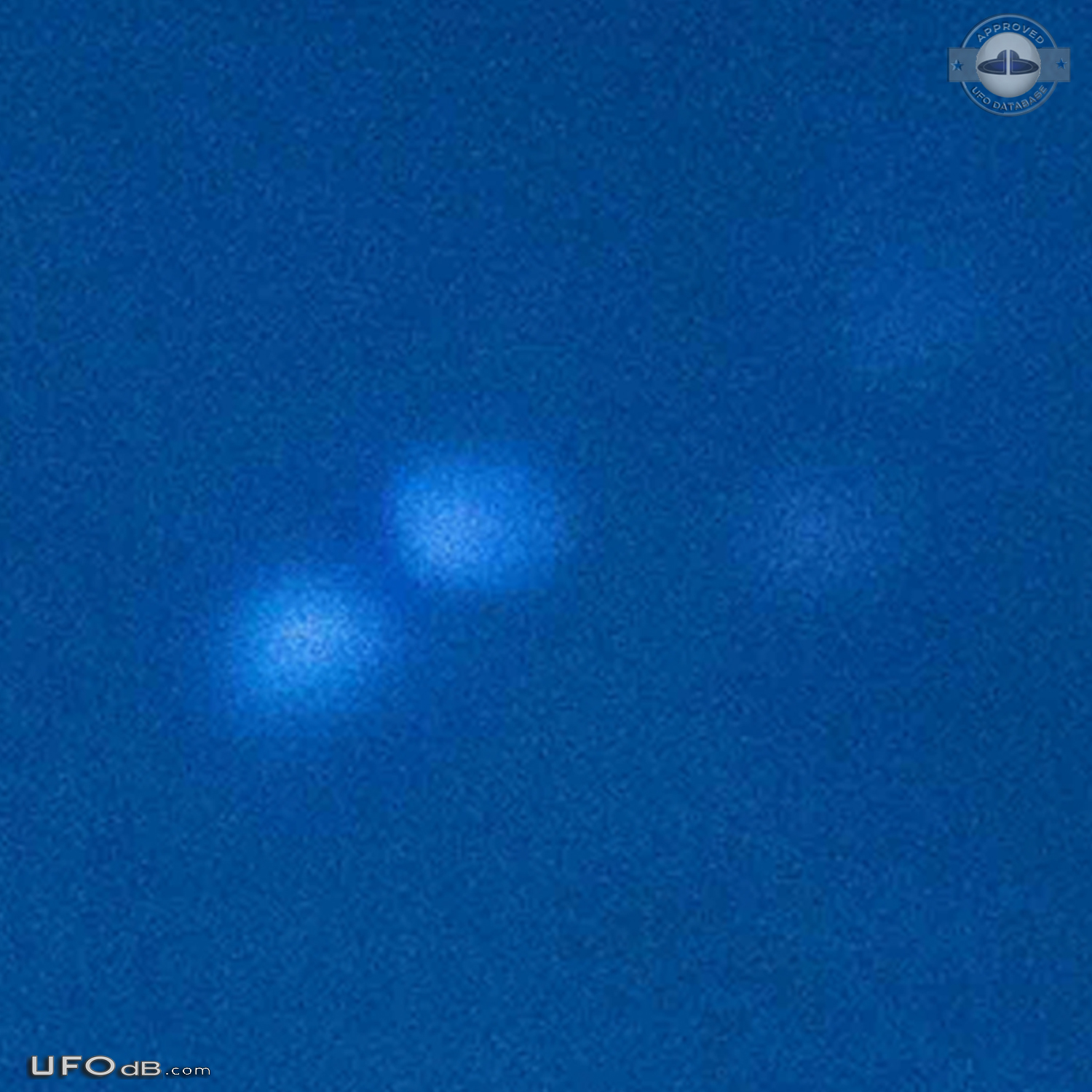 UFO light coming from inside clouds, circle shape. Blinking Pszczyna P UFO Picture #799-4
