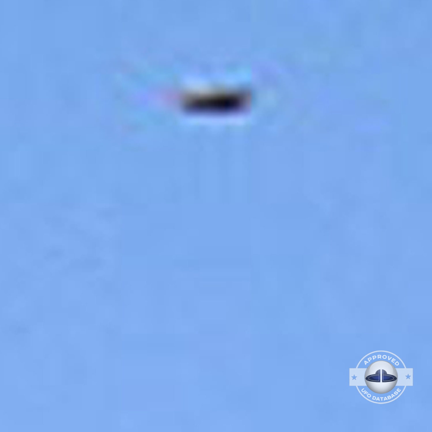 UFO picture taken in Tasmania on A10 highway going from south to north UFO Picture #80-5
