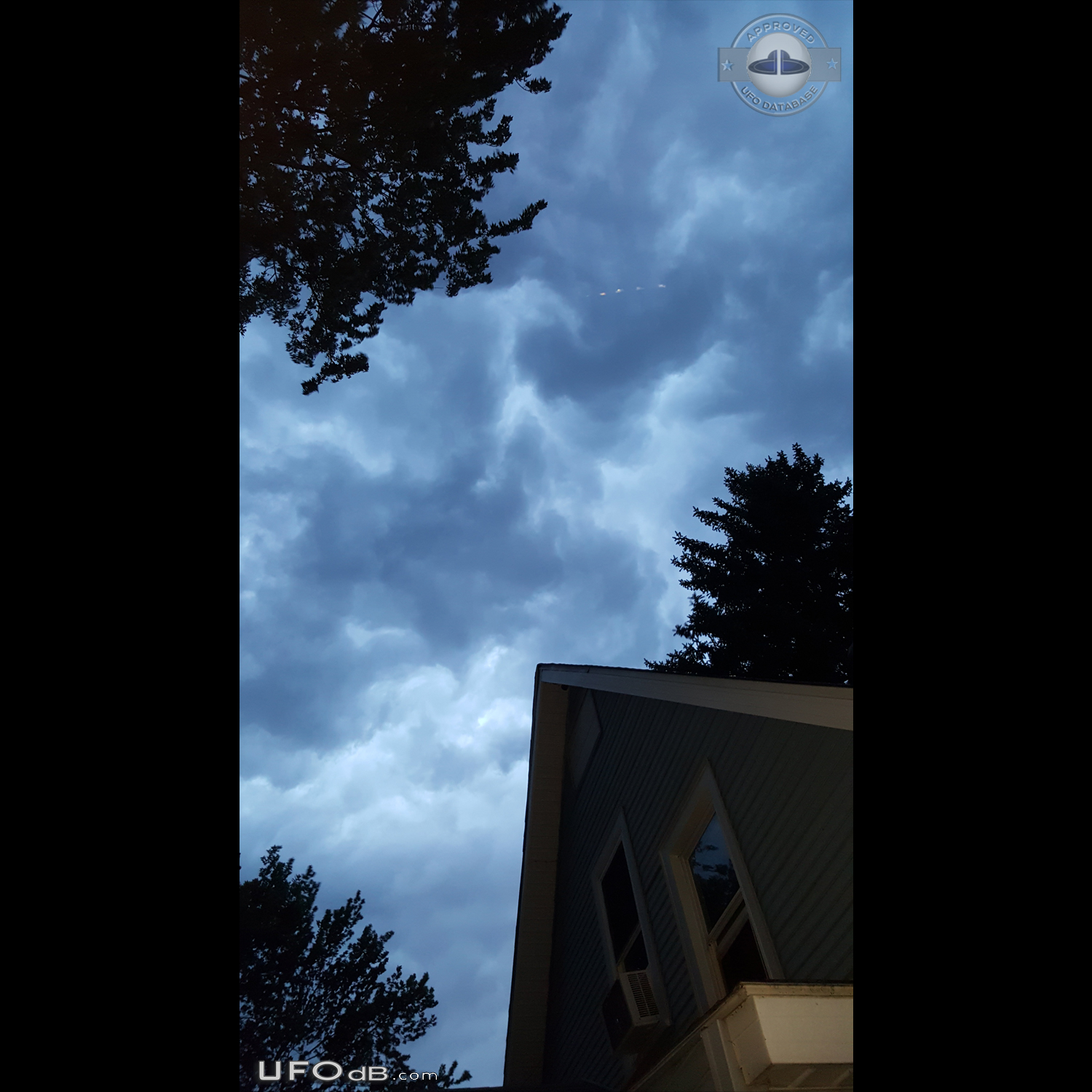 Looked like 5 disks UFOs appeared then disappeared just as fast - Indi UFO Picture #800-1
