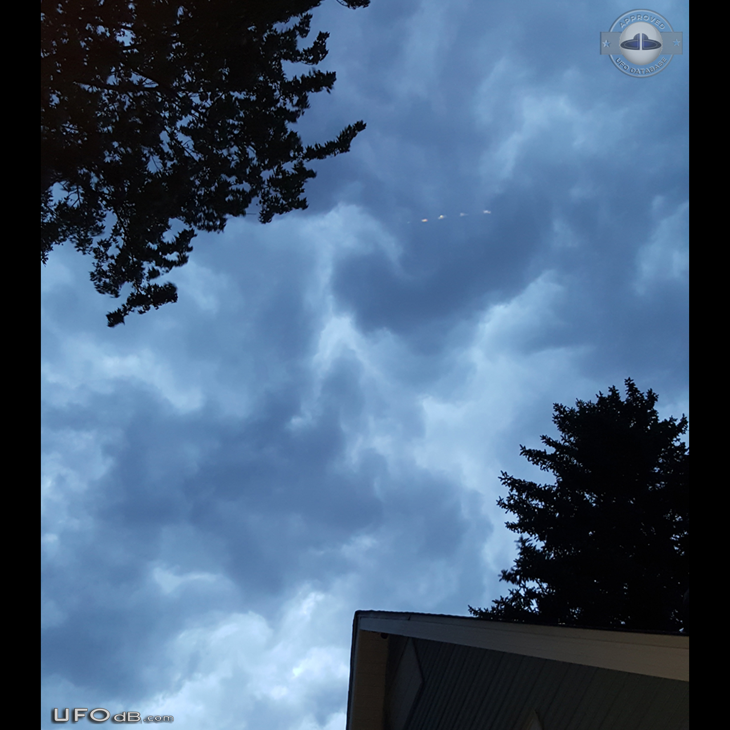 Looked like 5 disks UFOs appeared then disappeared just as fast - Indi UFO Picture #800-2