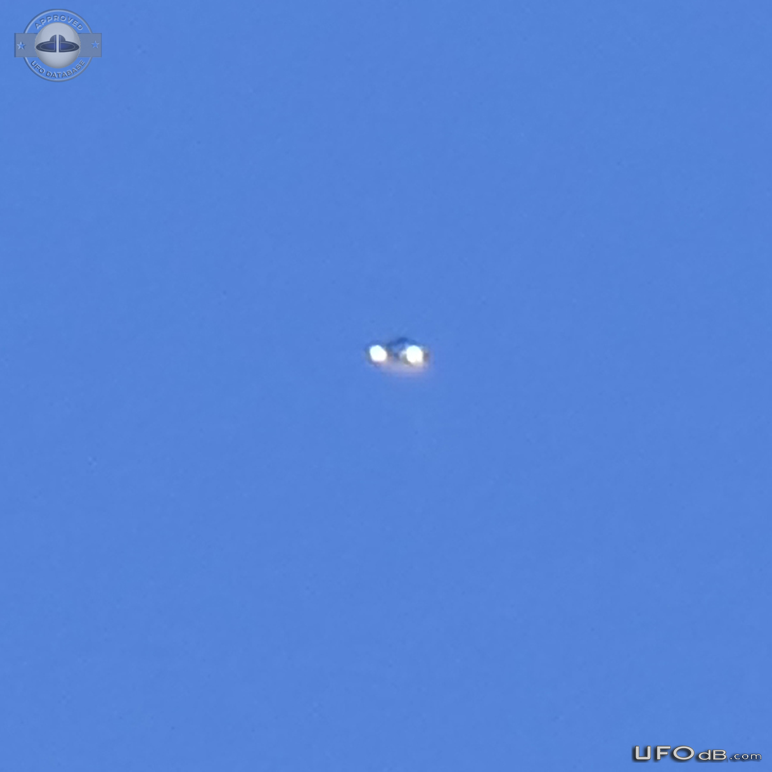 Looked up at a high altitude jet stream, saw a glint UFO shinning Ariz UFO Picture #809-5