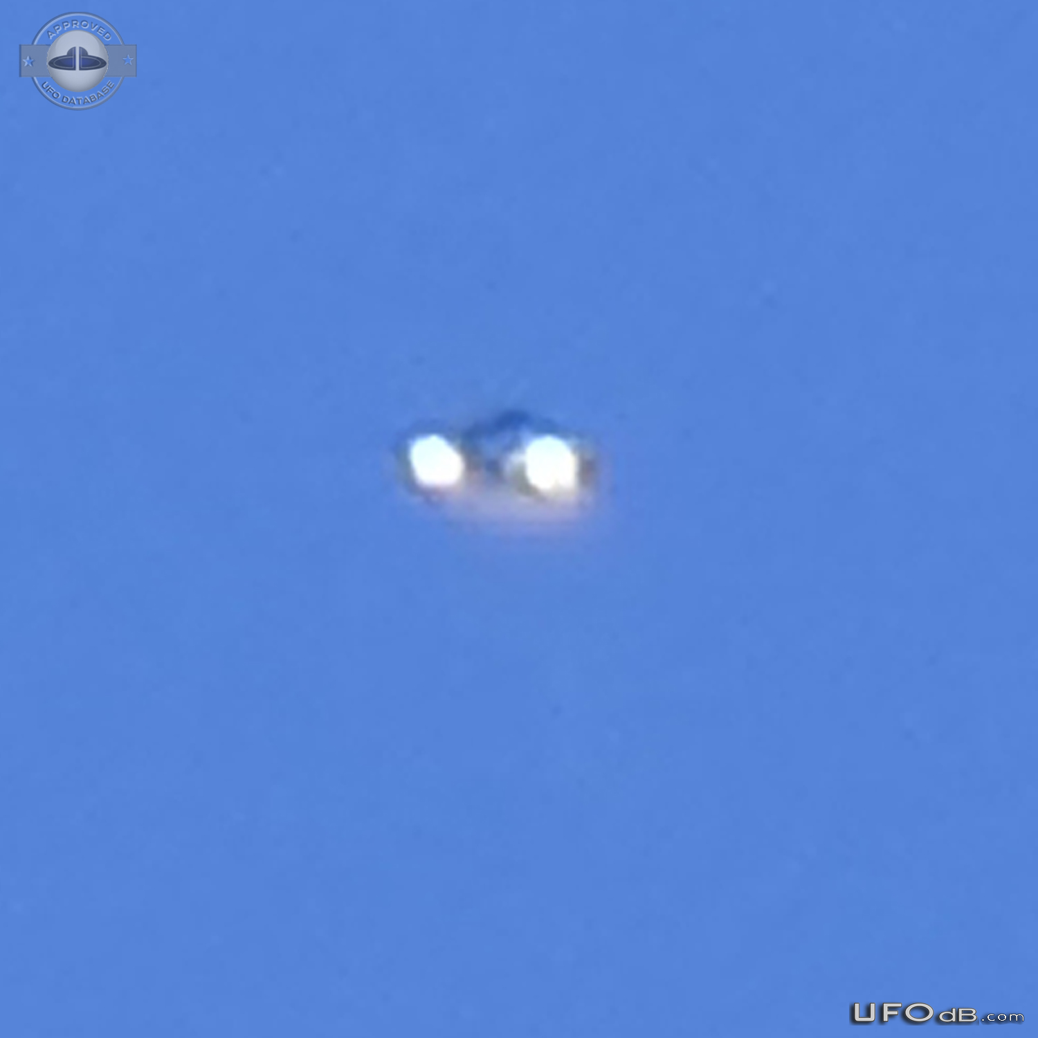 Looked up at a high altitude jet stream, saw a glint UFO shinning Ariz UFO Picture #809-6