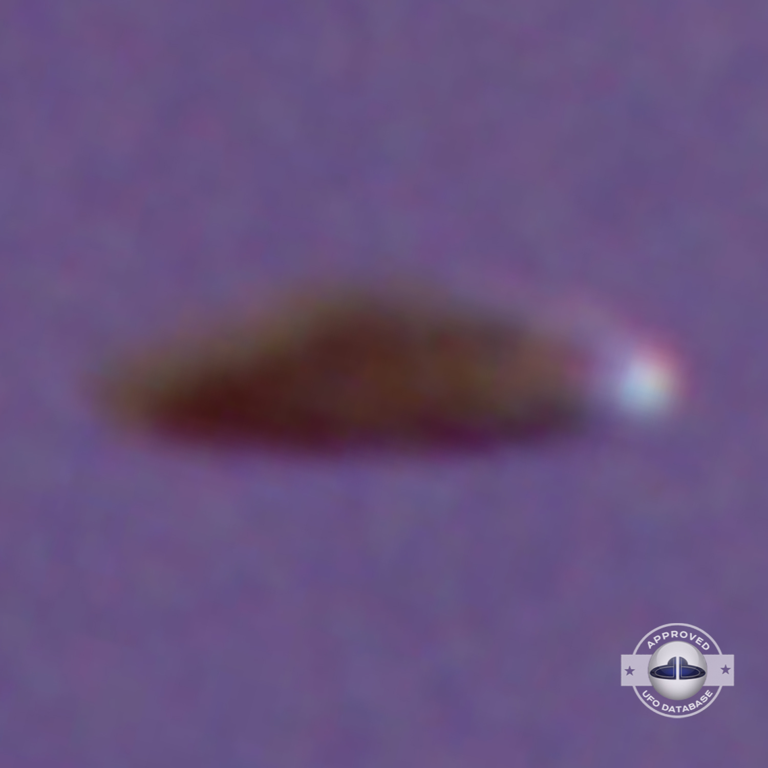 Rudi Nagora heard a strange noise and saw a shinning silver UFO UFO Picture #81-7