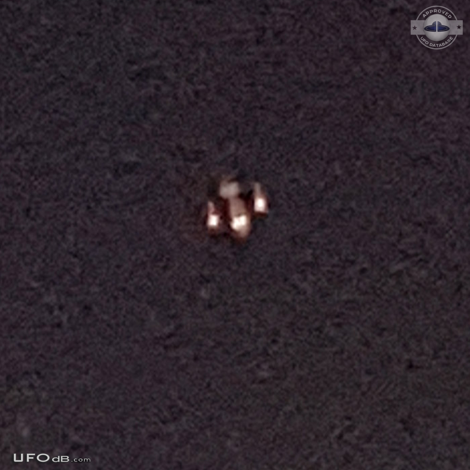UFO rise very rapidly from the north then sped off very fast Chicago I UFO Picture #831-2