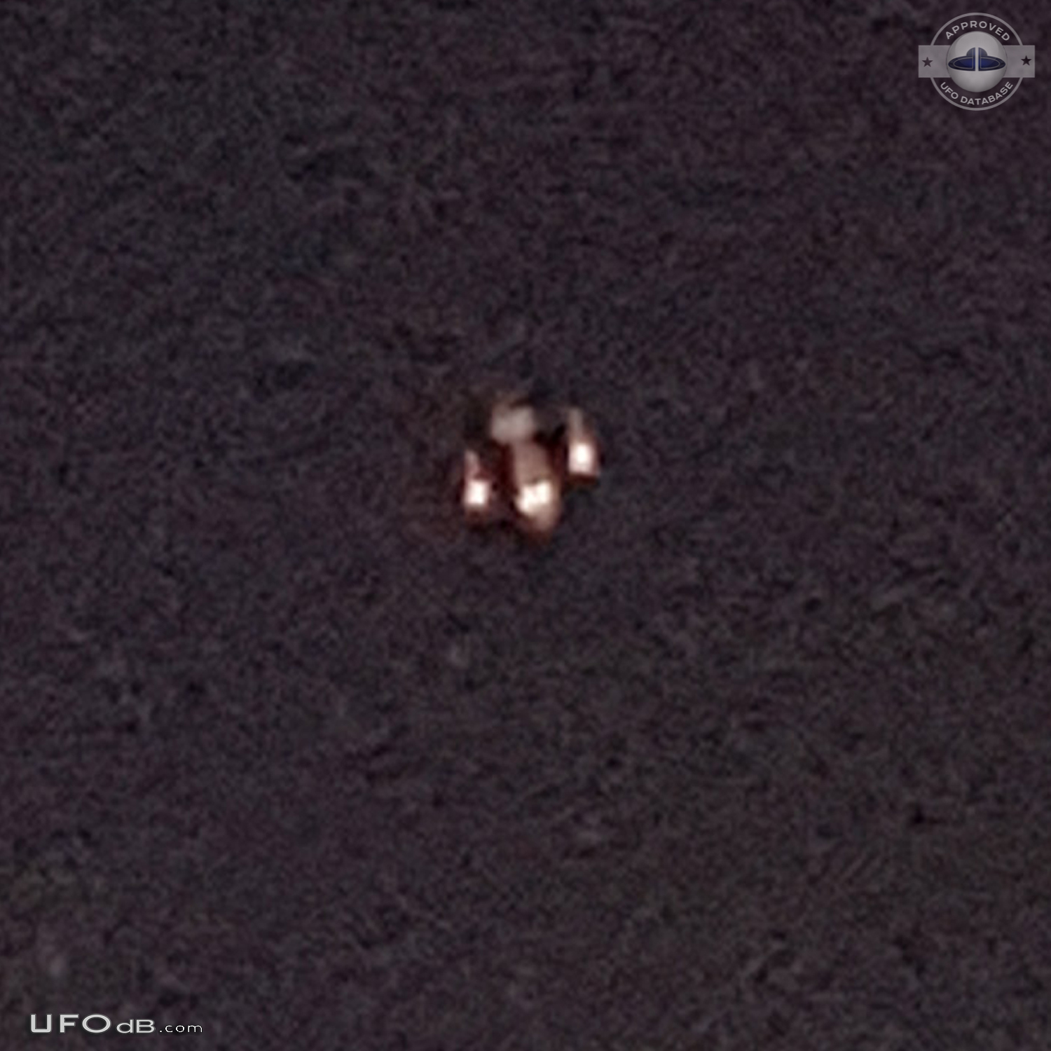 UFO rise very rapidly from the north then sped off very fast Chicago I UFO Picture #831-2