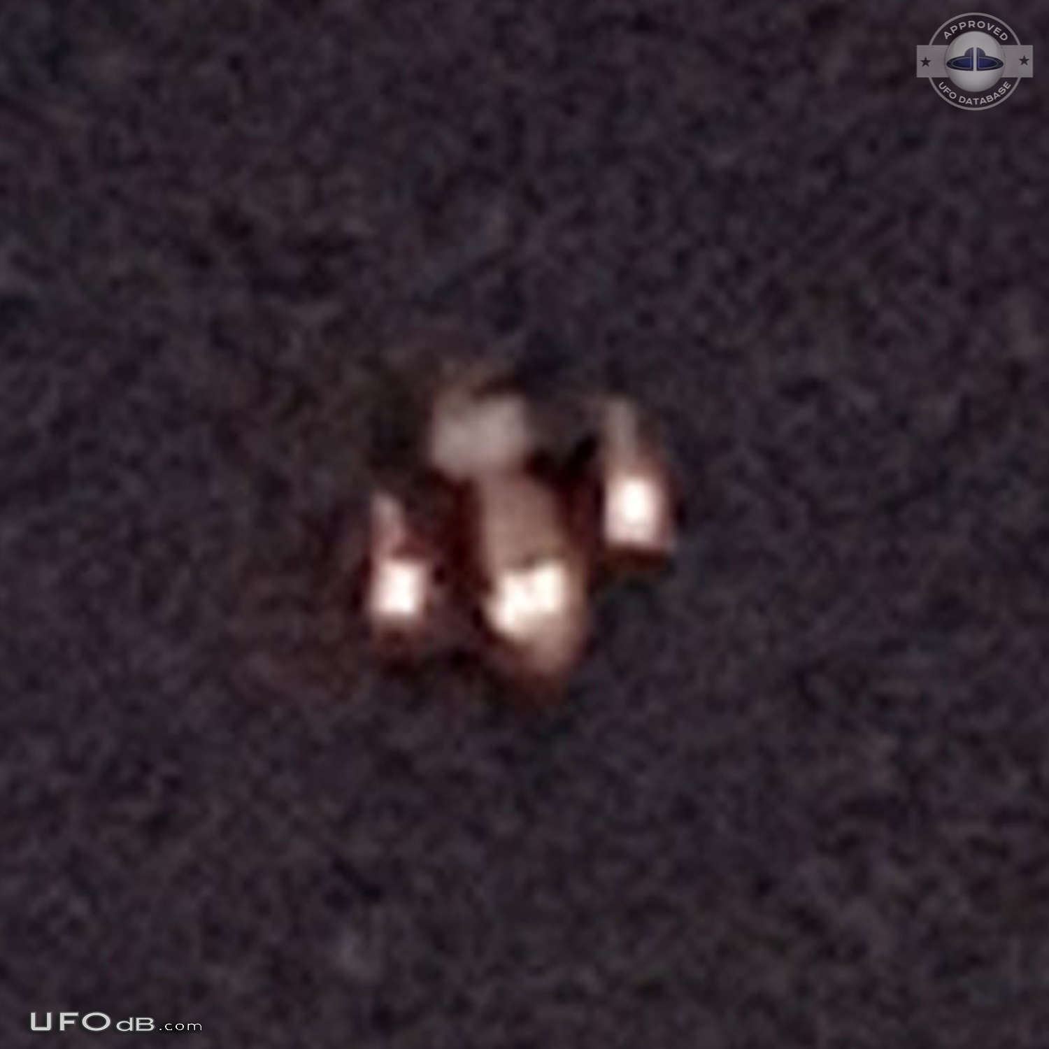 UFO rise very rapidly from the north then sped off very fast Chicago I UFO Picture #831-3