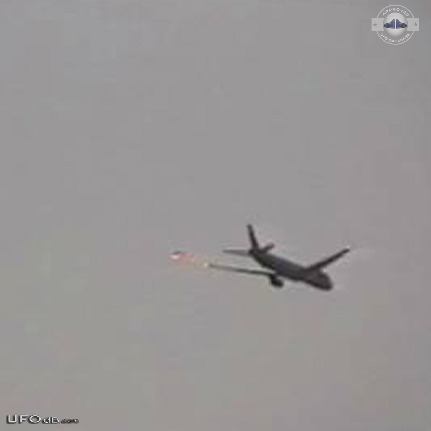 Small intense yellow-orange-white silent UFO in Osaka Kansai Japan 200 UFO Picture #833-2