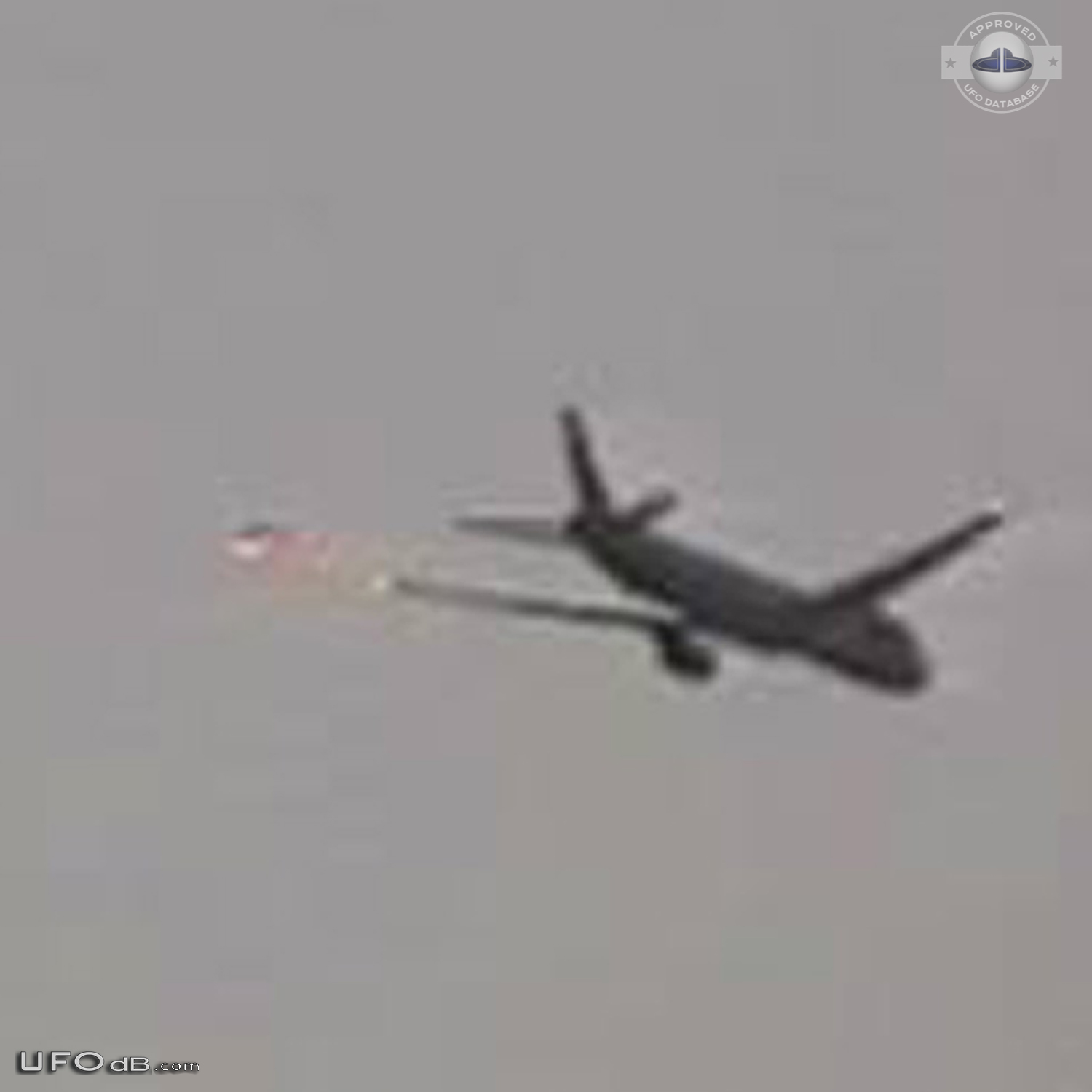 Small intense yellow-orange-white silent UFO in Osaka Kansai Japan 200 UFO Picture #833-3