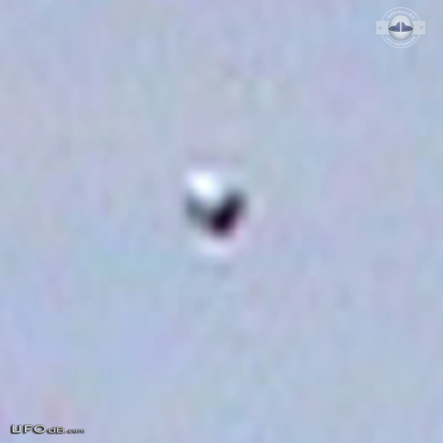 While fishing in Puntarenas Costa Rica a photo captures UFO UFO Picture #834-4