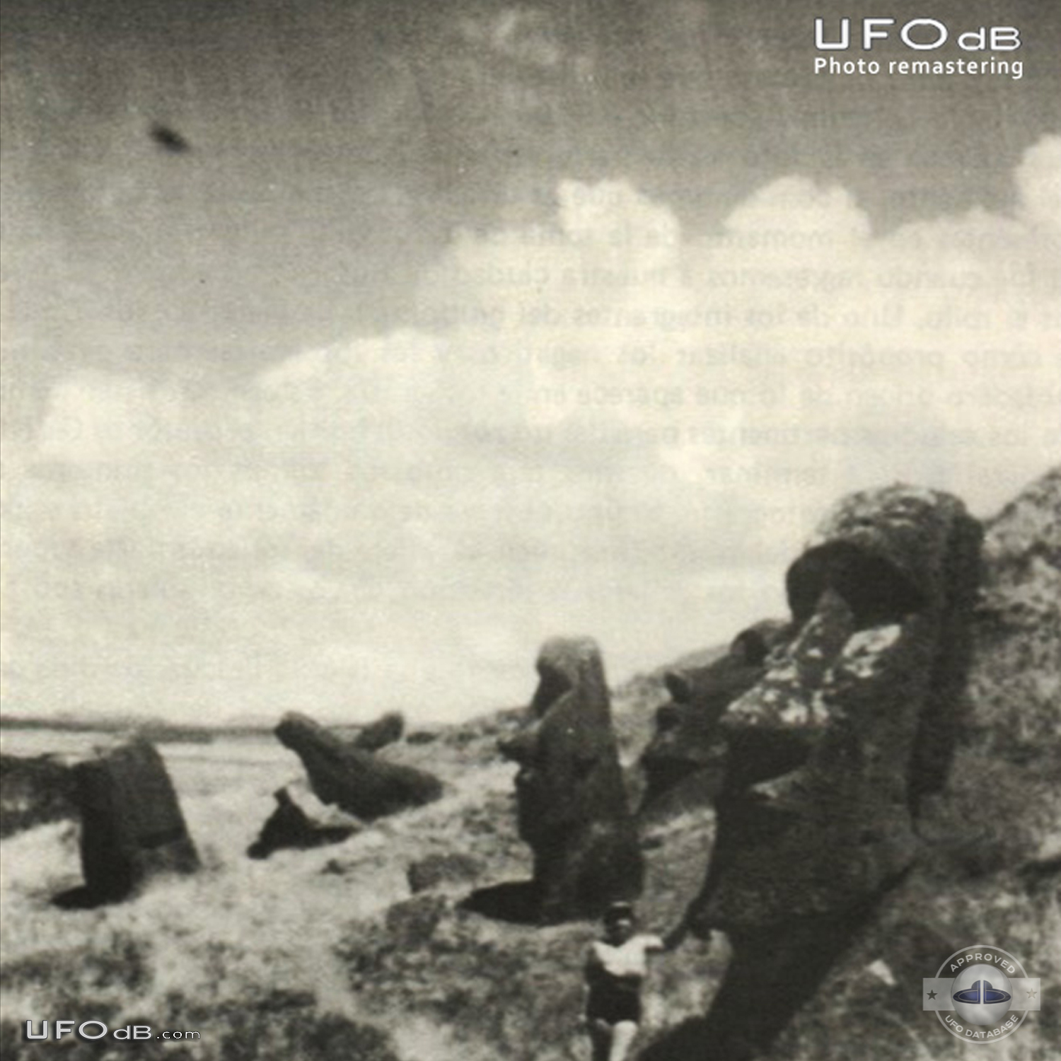 Flying saucer UFO in tourist picture on Easter island in 1986 UFO Picture #836-2