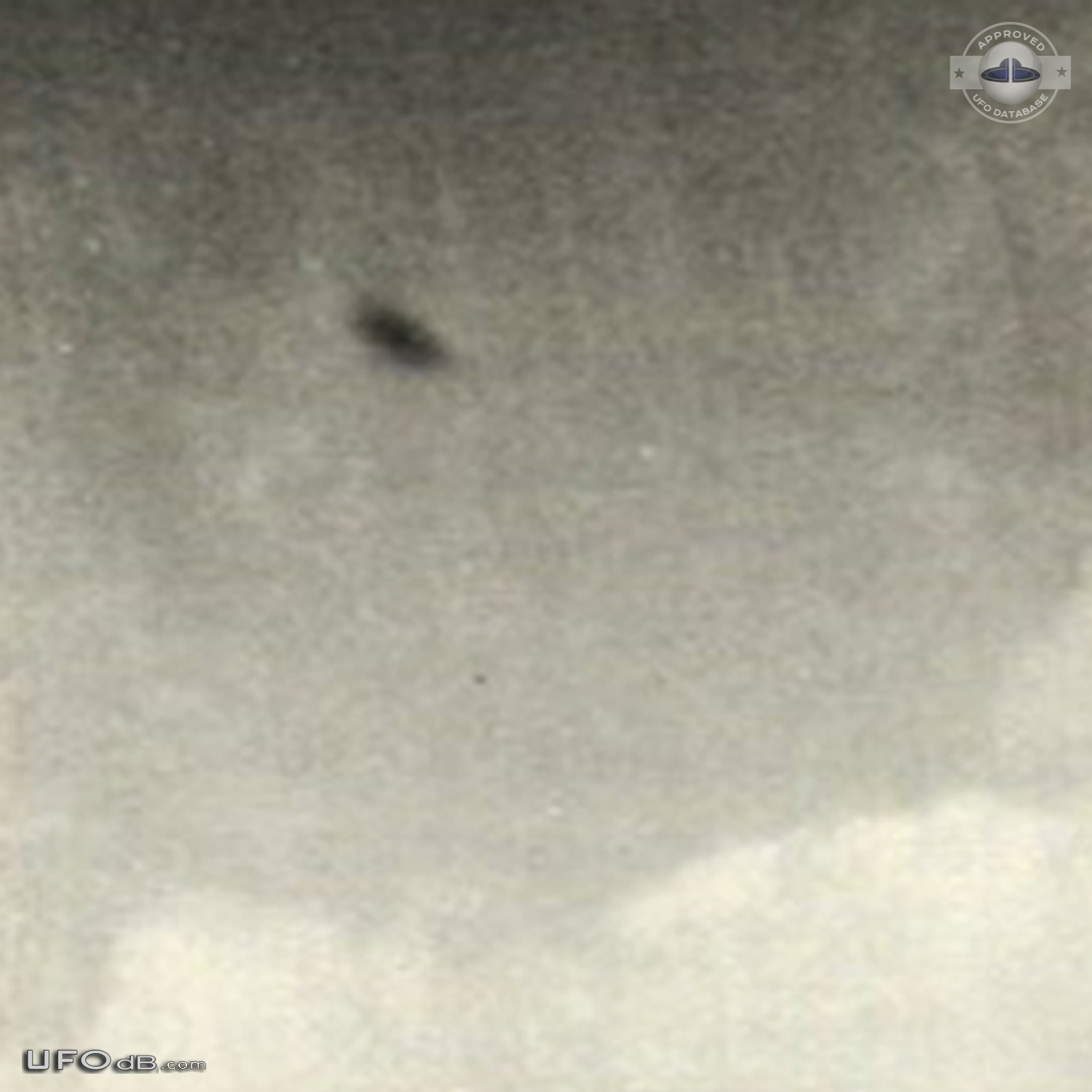 Flying saucer UFO in tourist picture on Easter island in 1986 UFO Picture #836-3