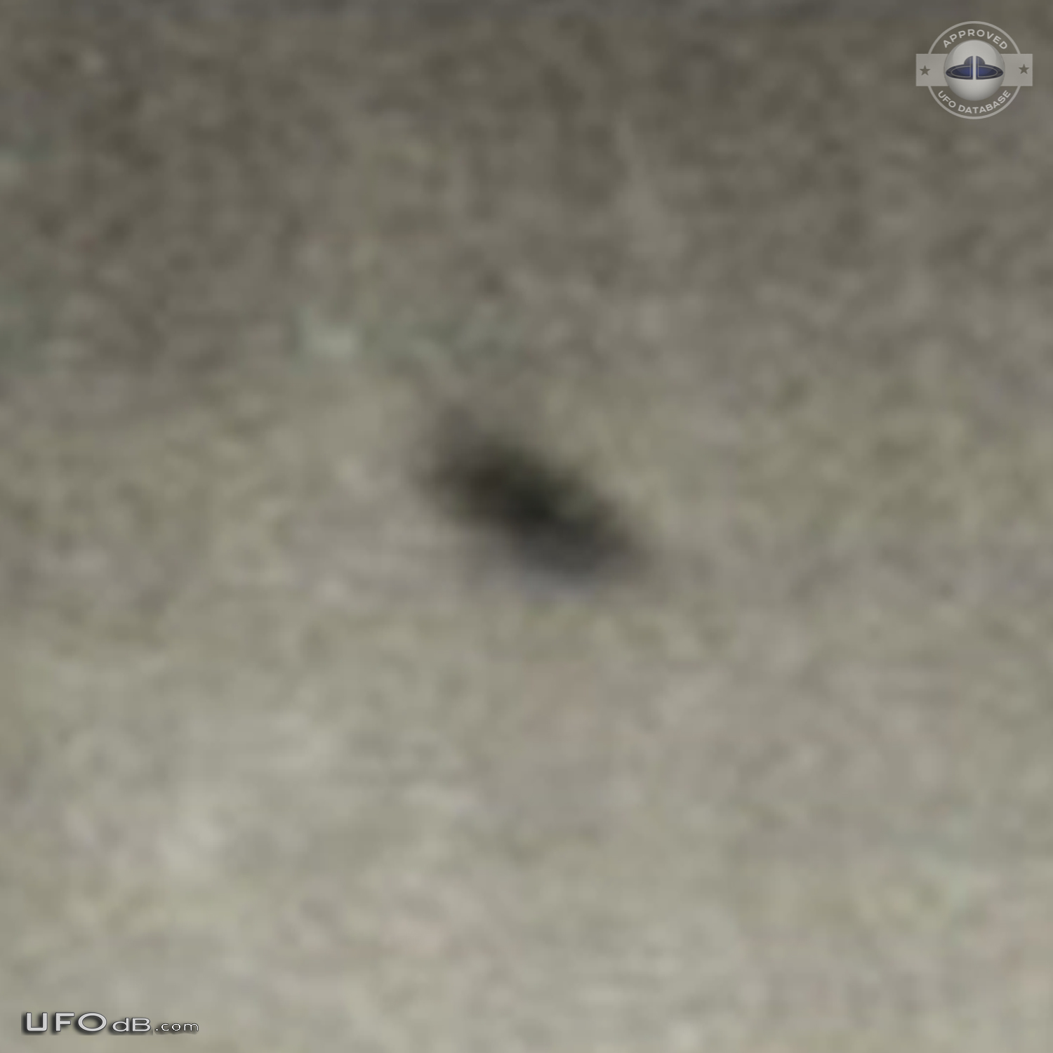 Flying saucer UFO in tourist picture on Easter island in 1986 UFO Picture #836-4