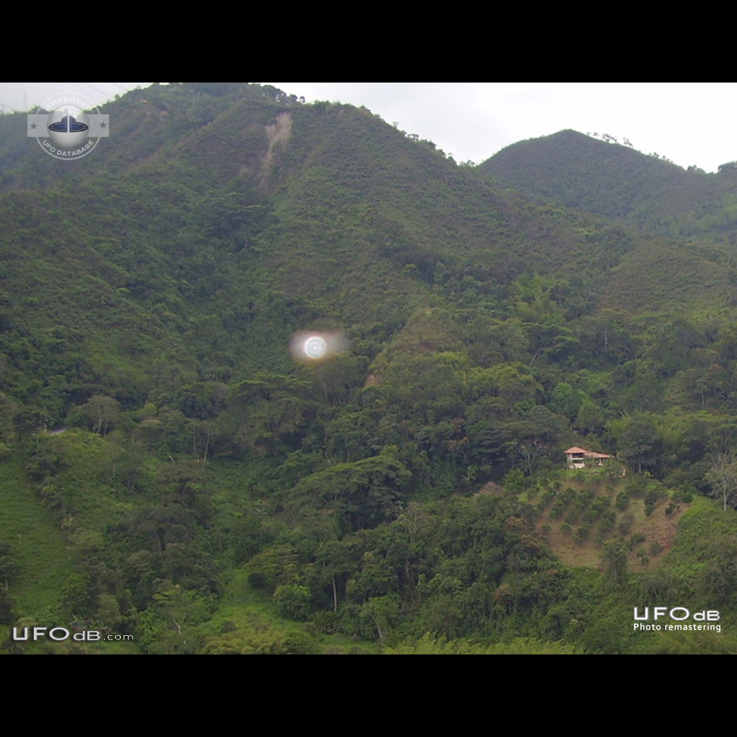 Whirlpool UFO releasing white fog seen in La Vega Cundinamarca Columbi UFO Picture #838-1