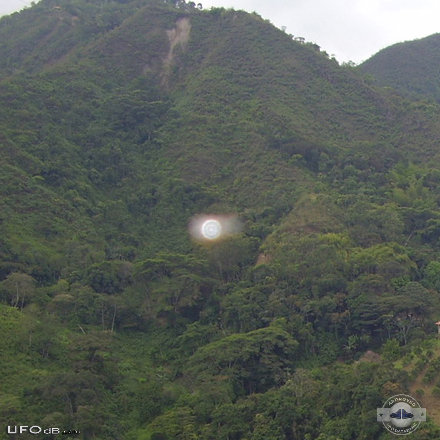 Whirlpool UFO releasing white fog seen in La Vega Cundinamarca Columbi UFO Picture #838-2