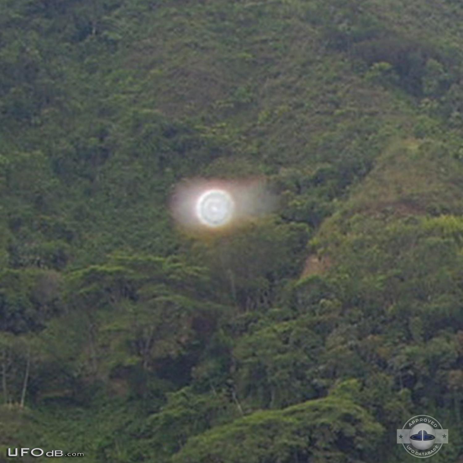Whirlpool UFO releasing white fog seen in La Vega Cundinamarca Columbi UFO Picture #838-3