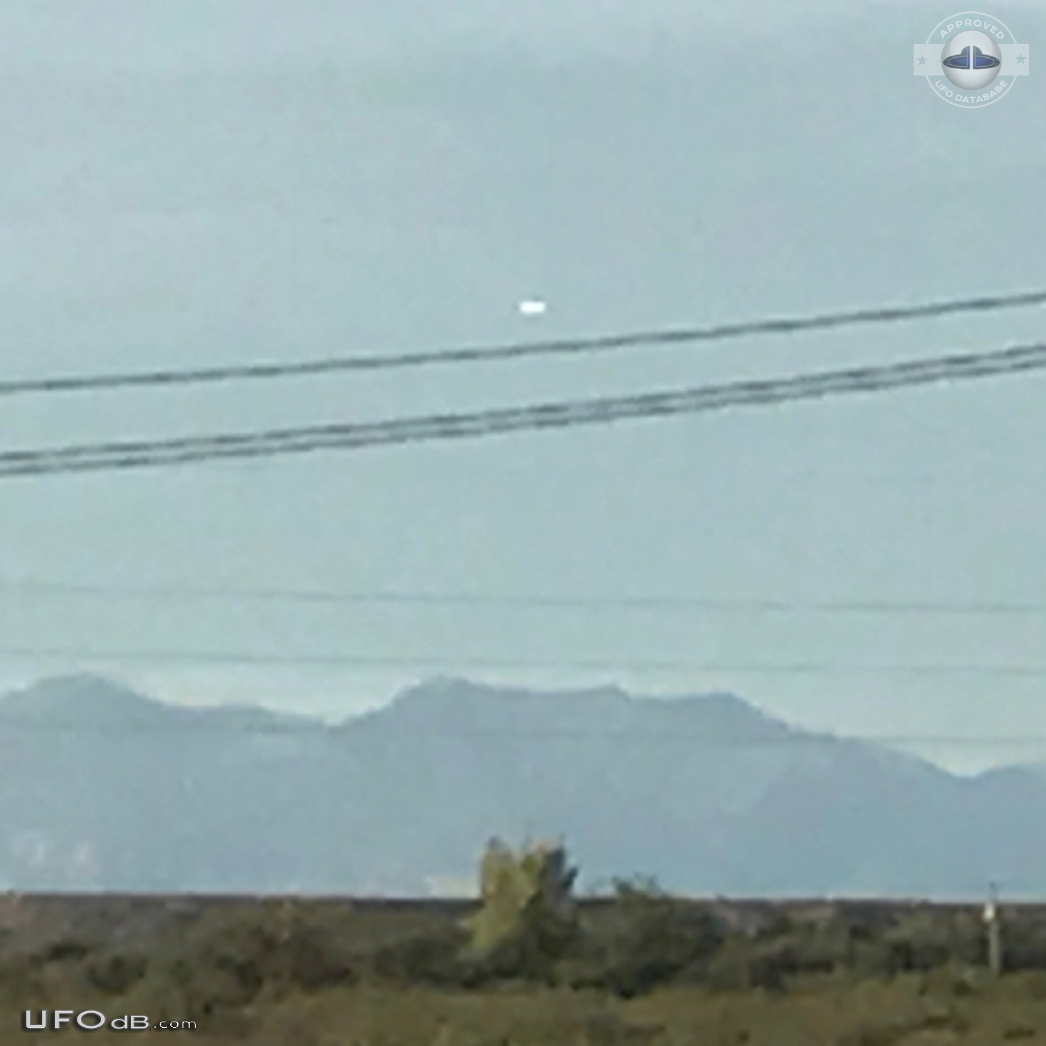 Shiny UFO stopped in the sky and quickly moved near Benson Arizona USA UFO Picture #846-3
