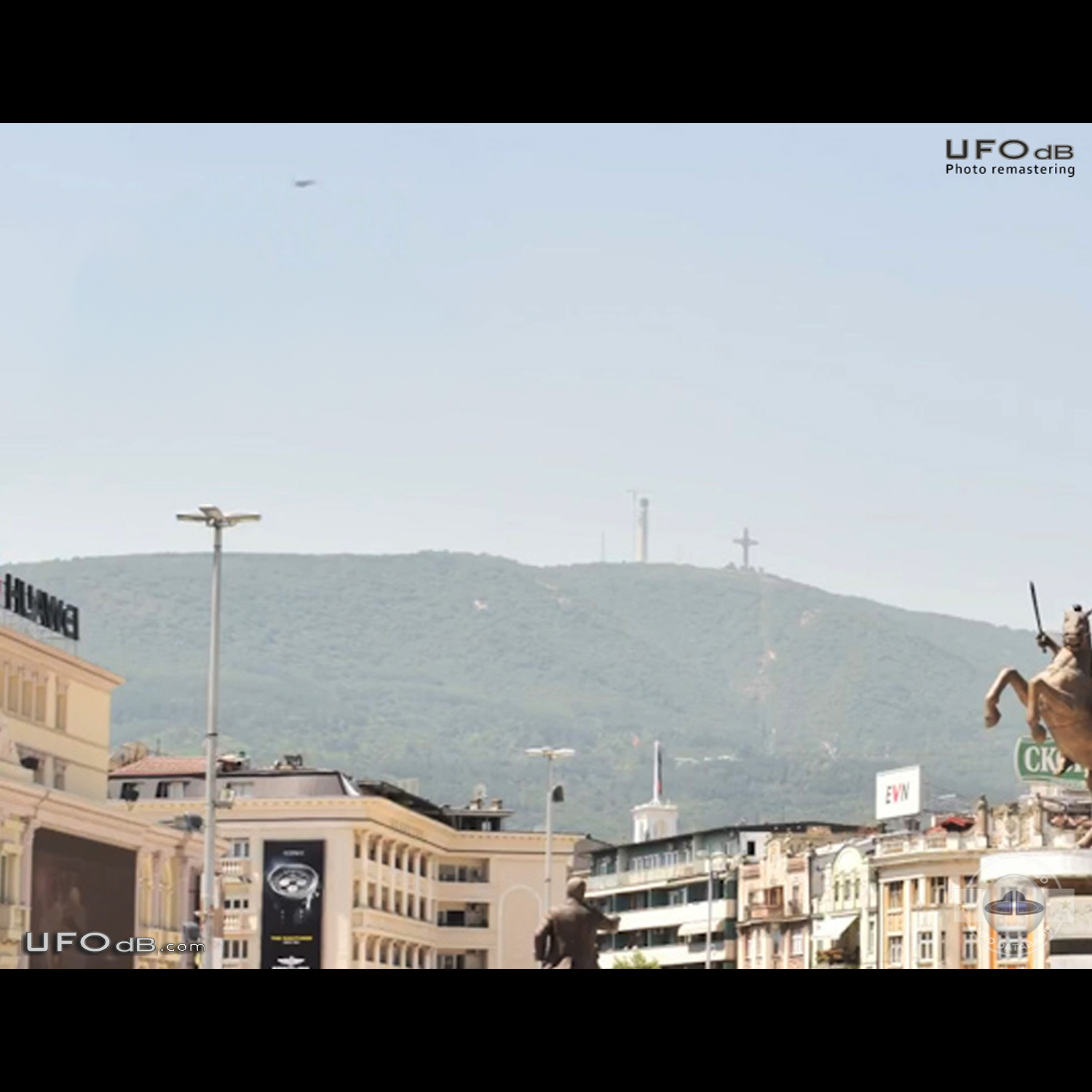 Triangular UFO passed over Warrior on a horse statue in Skopje Macedon UFO Picture #847-1