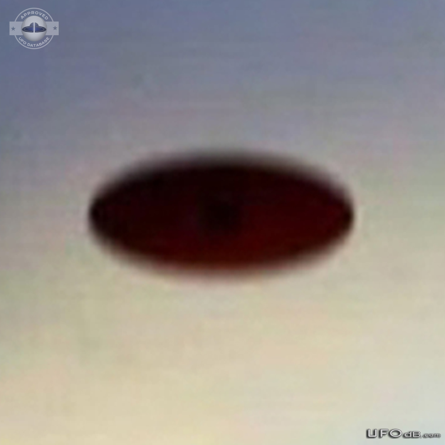 Flying saucer UFO with buzzing noise seen in Shrewsbury, Shropshire En UFO Picture #850-4