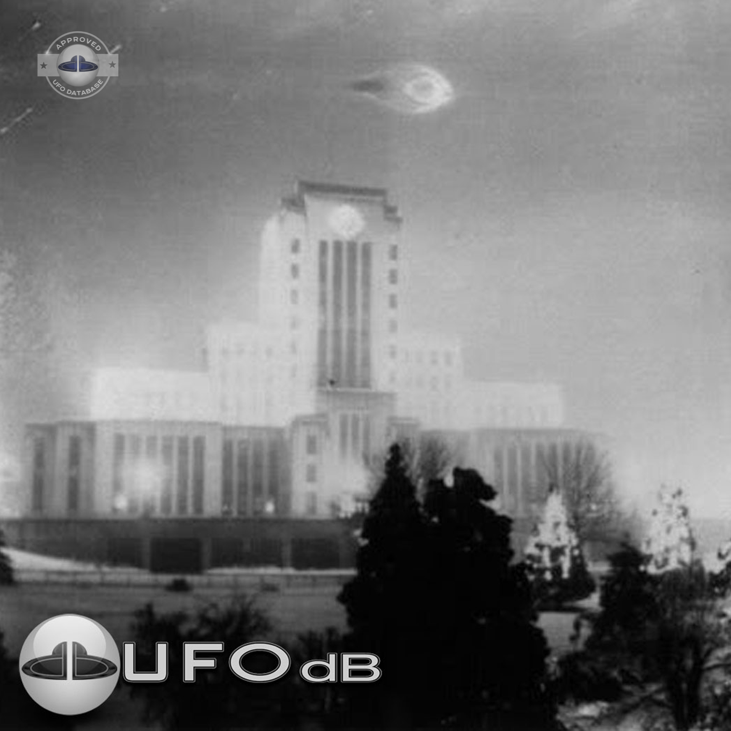 UFO moved straight in the sky stopping over flagpole of the city hall UFO Picture #87-2