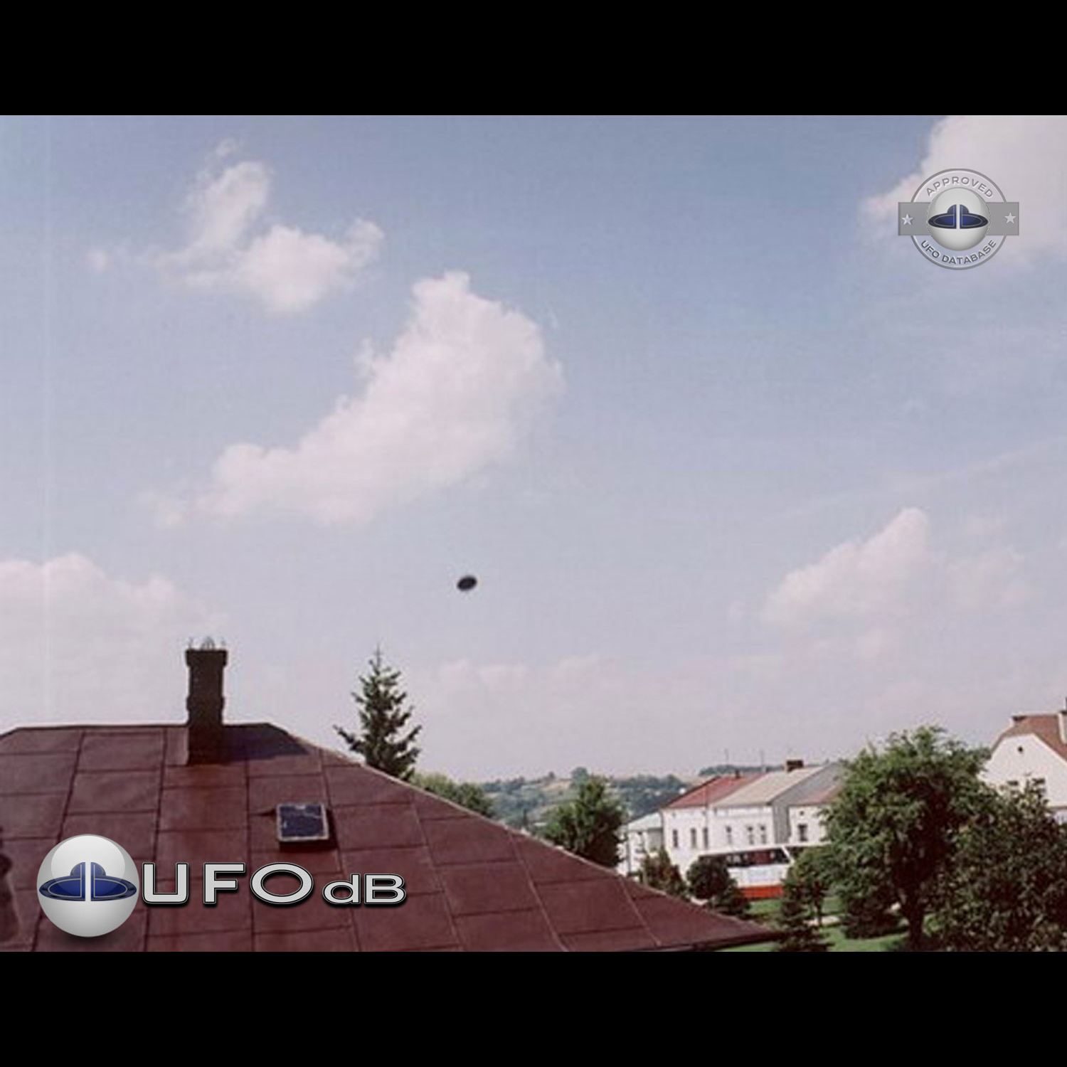 UFO was previously seen in city of Skurowa at a very high altitude UFO Picture #89-1