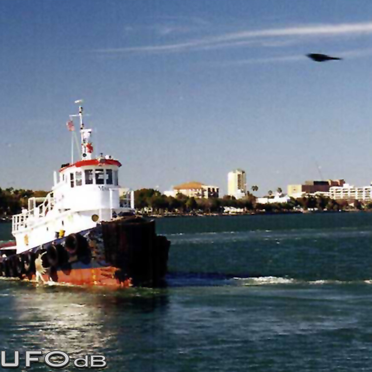 UFO pictures in Peru - UFO over Canaveral 2002 - UFOdB.com UFO Picture #9-1