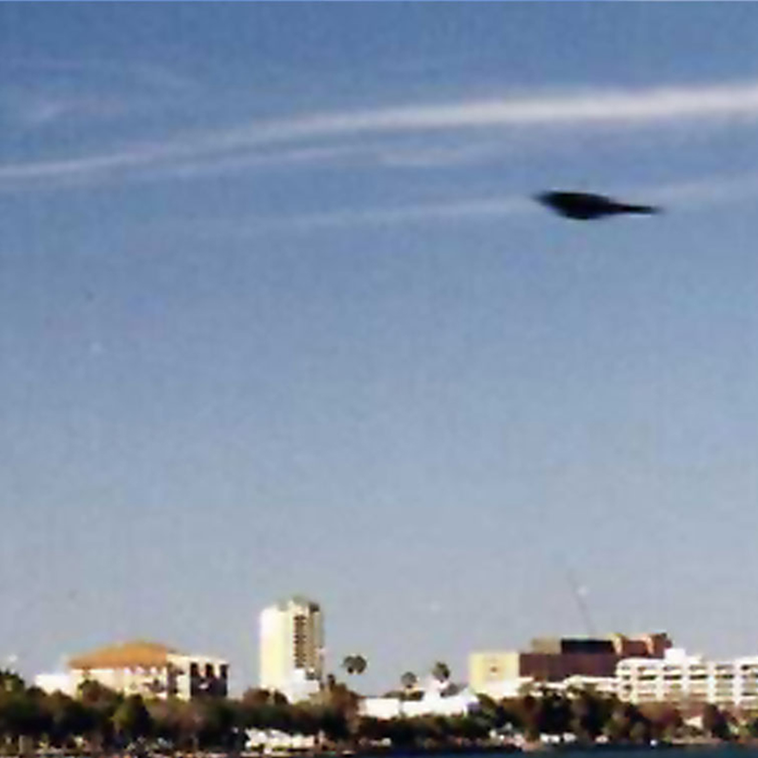 UFO pictures in Peru - UFO over Canaveral 2002 - UFOdB.com UFO Picture #9-2