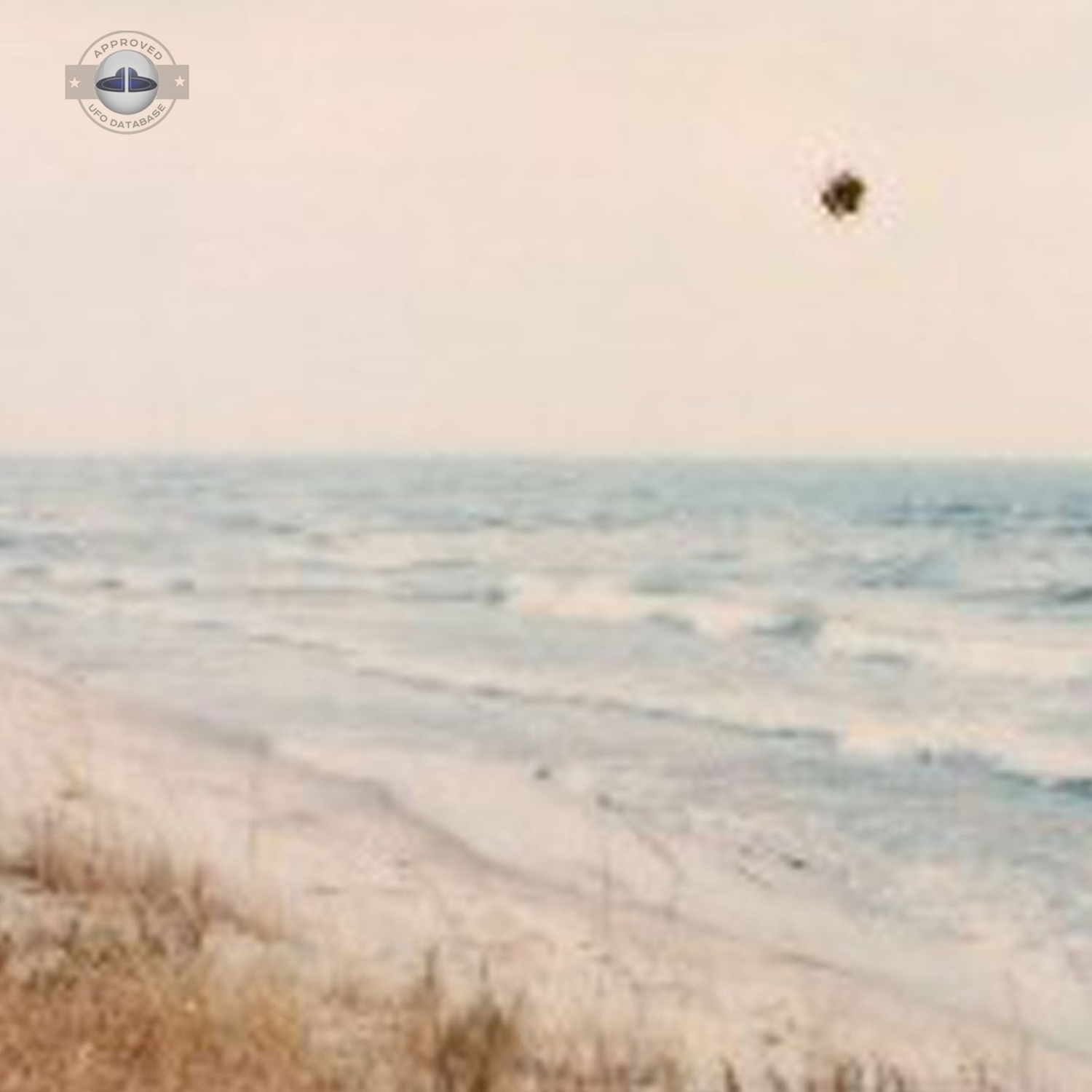 UFO Picture - UFO Sighting over Great Lake Michigan - October 1979 UFO Picture #91-2