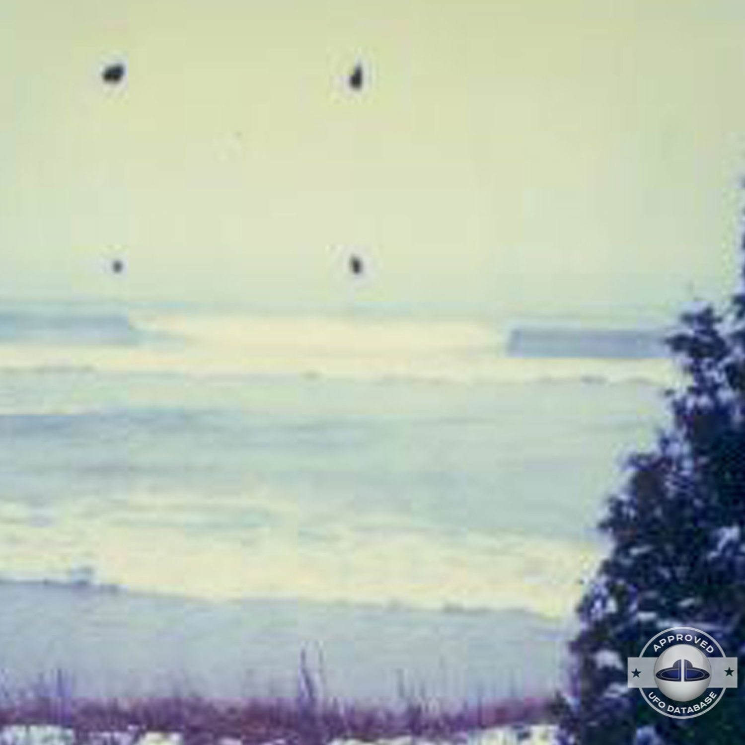 Lake Michigan Sighting of 4 ufos in a square formation - Winter 1985 UFO Picture #92-2