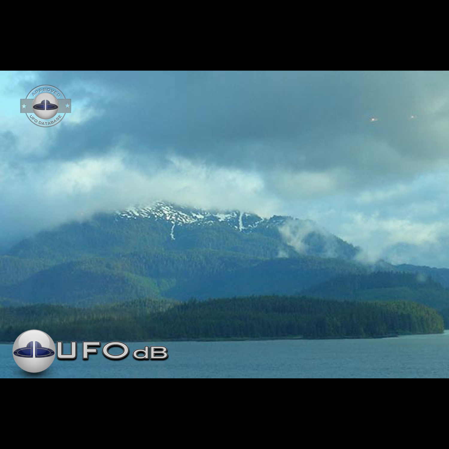 UFO Picture shot on boat on a Princess Cruise to Alaska - June 2006 UFO Picture #95-1