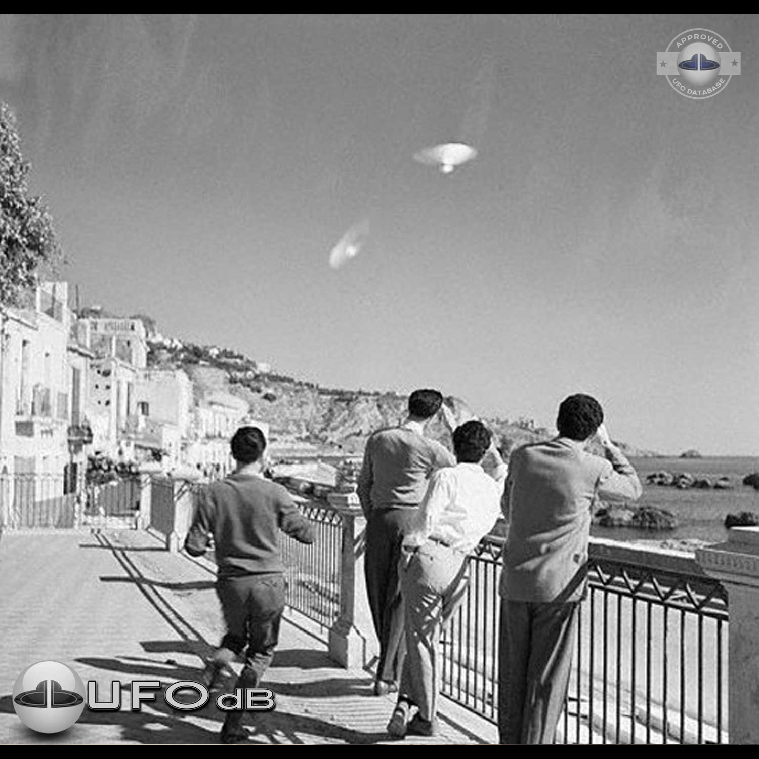 1954 One of the first UFO pictures ever taken in human history Italy UFO Picture #99-1