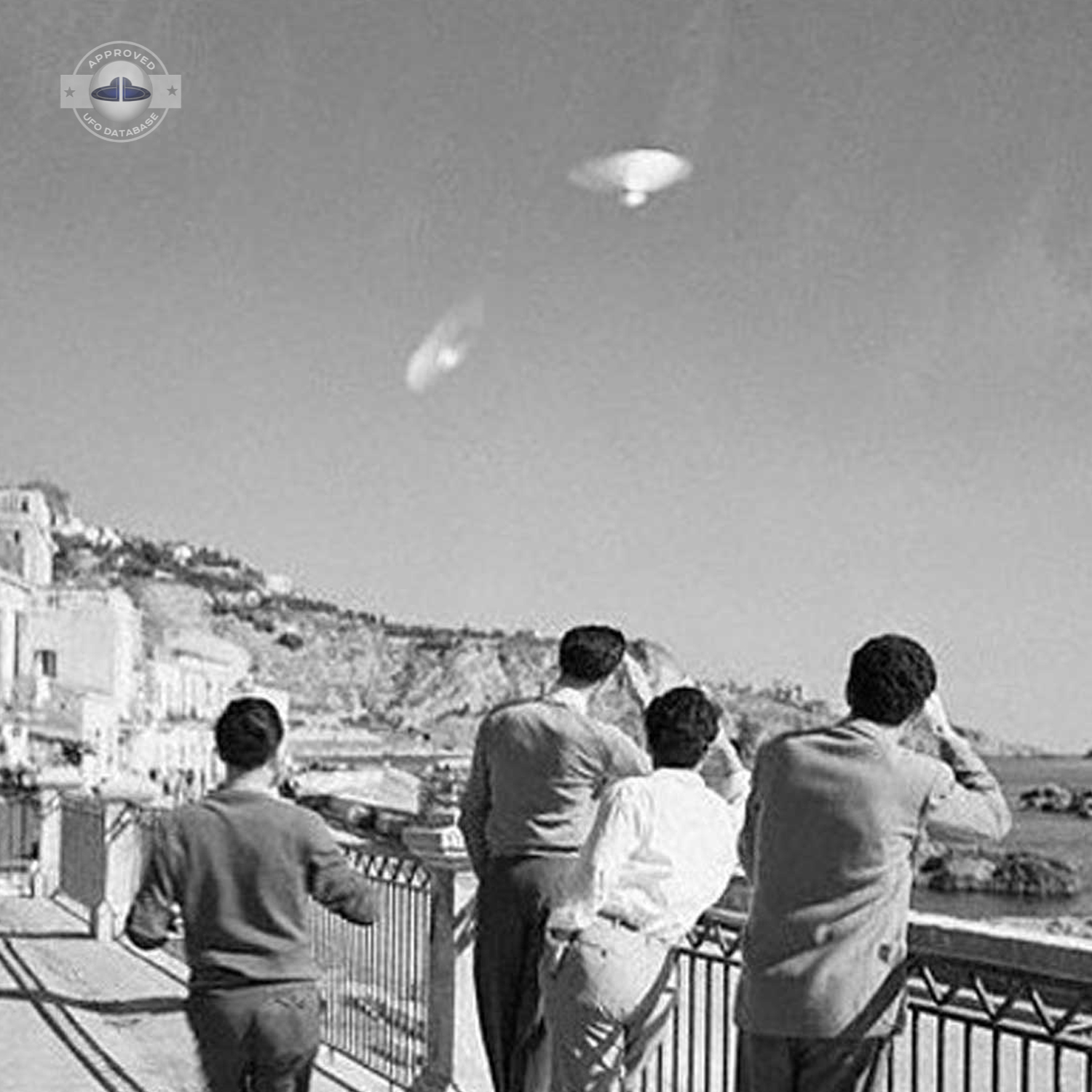 1954 One of the first UFO pictures ever taken in human history Italy UFO Picture #99-2